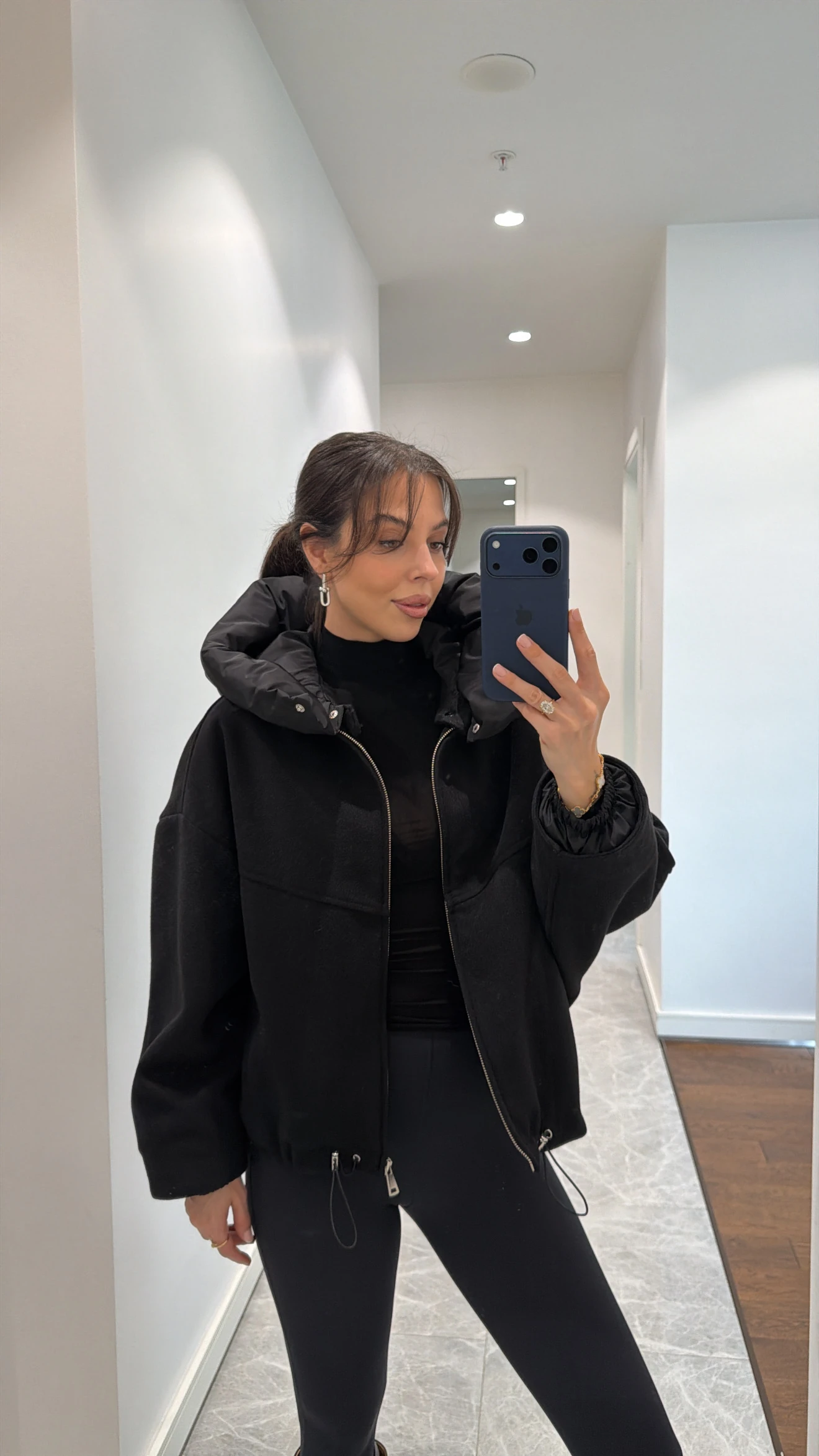 YÜKSEK YAKA KAPÜŞONLU KAŞE MONT