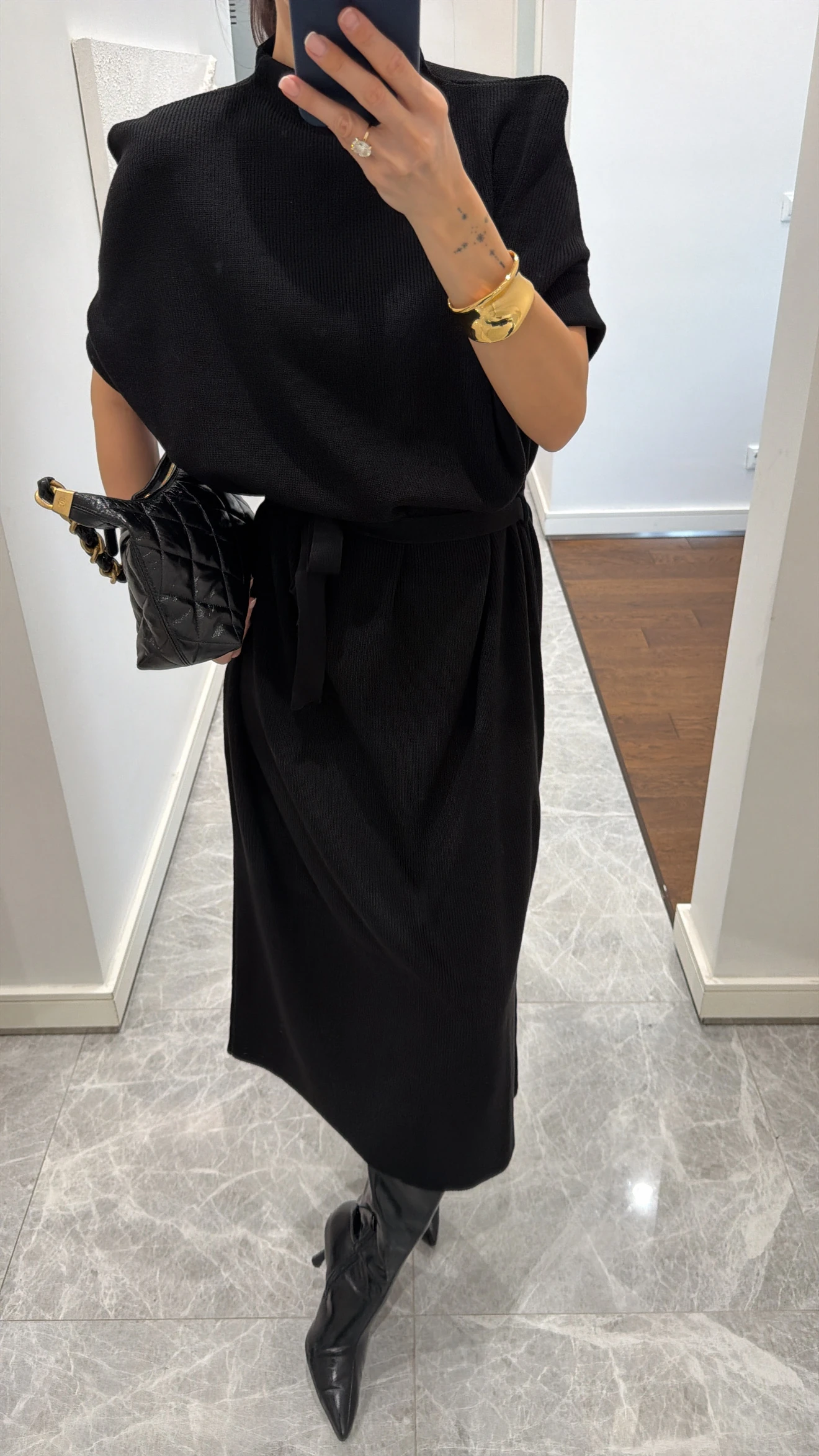 KUŞAKLI TRİKO MİDİ ELBİSE 