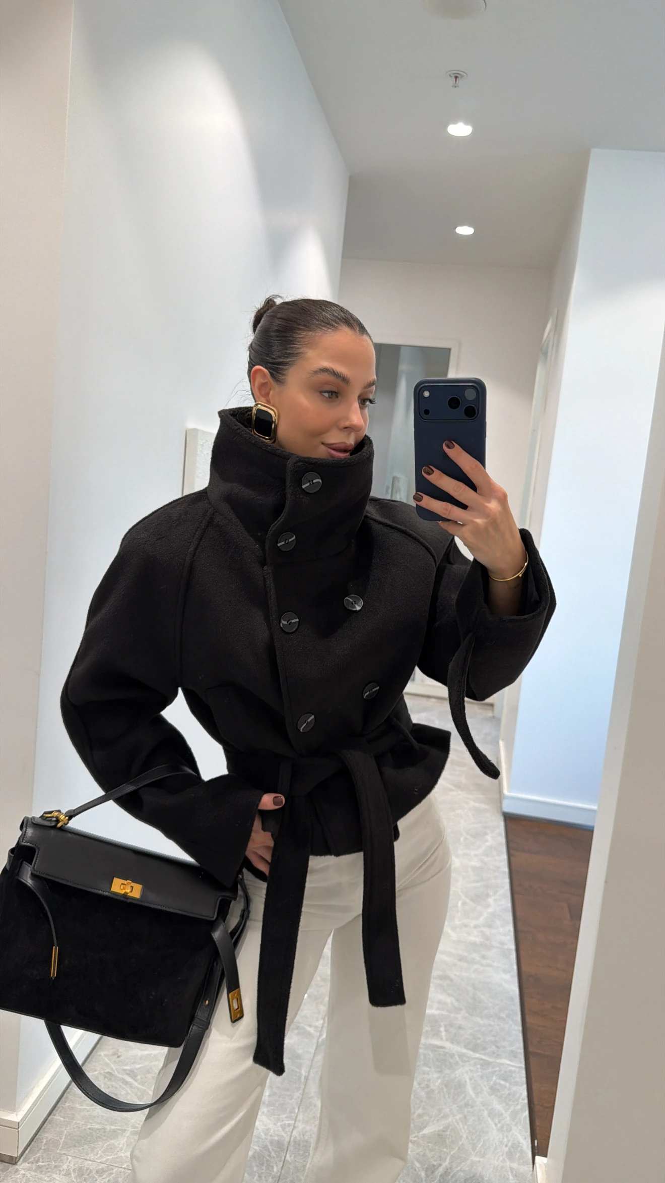 DİK YAKA KEMERLİ KAŞE KABAN