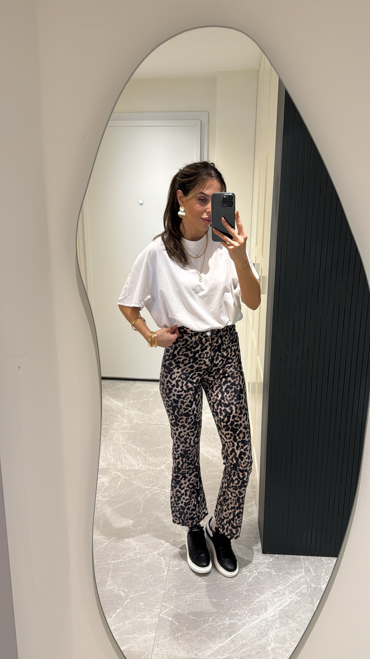 etiketli leopar boru paça jean pantolon