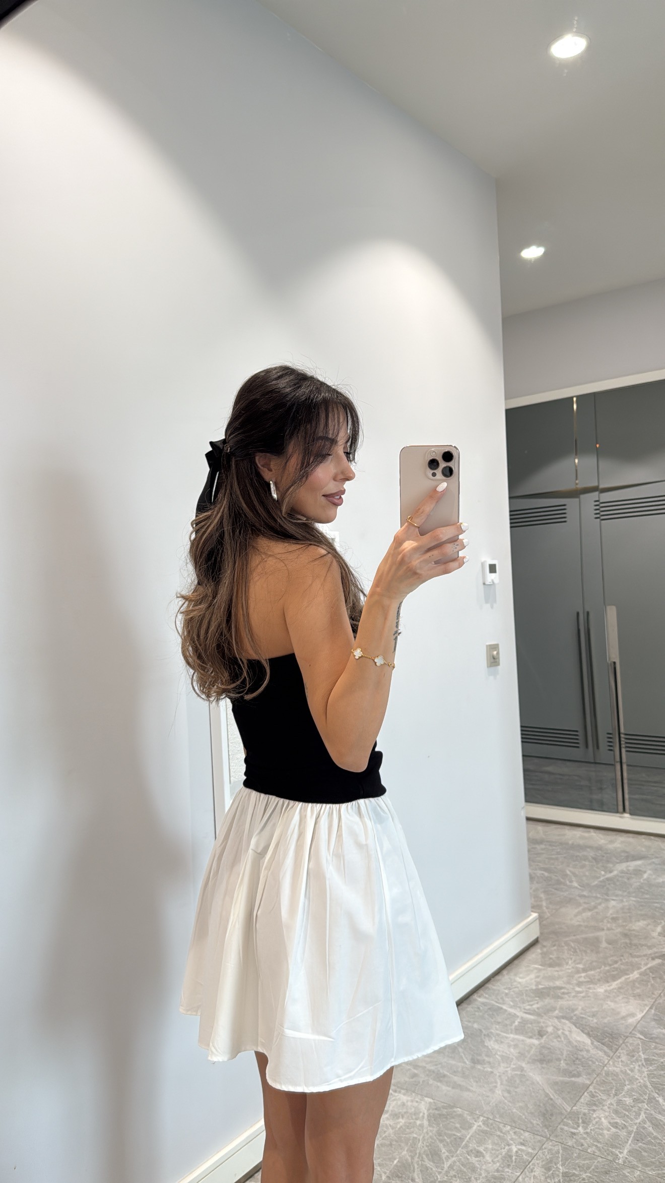 STRAPLEZ VOLAN DETAYLI MİNİ ELBİSE