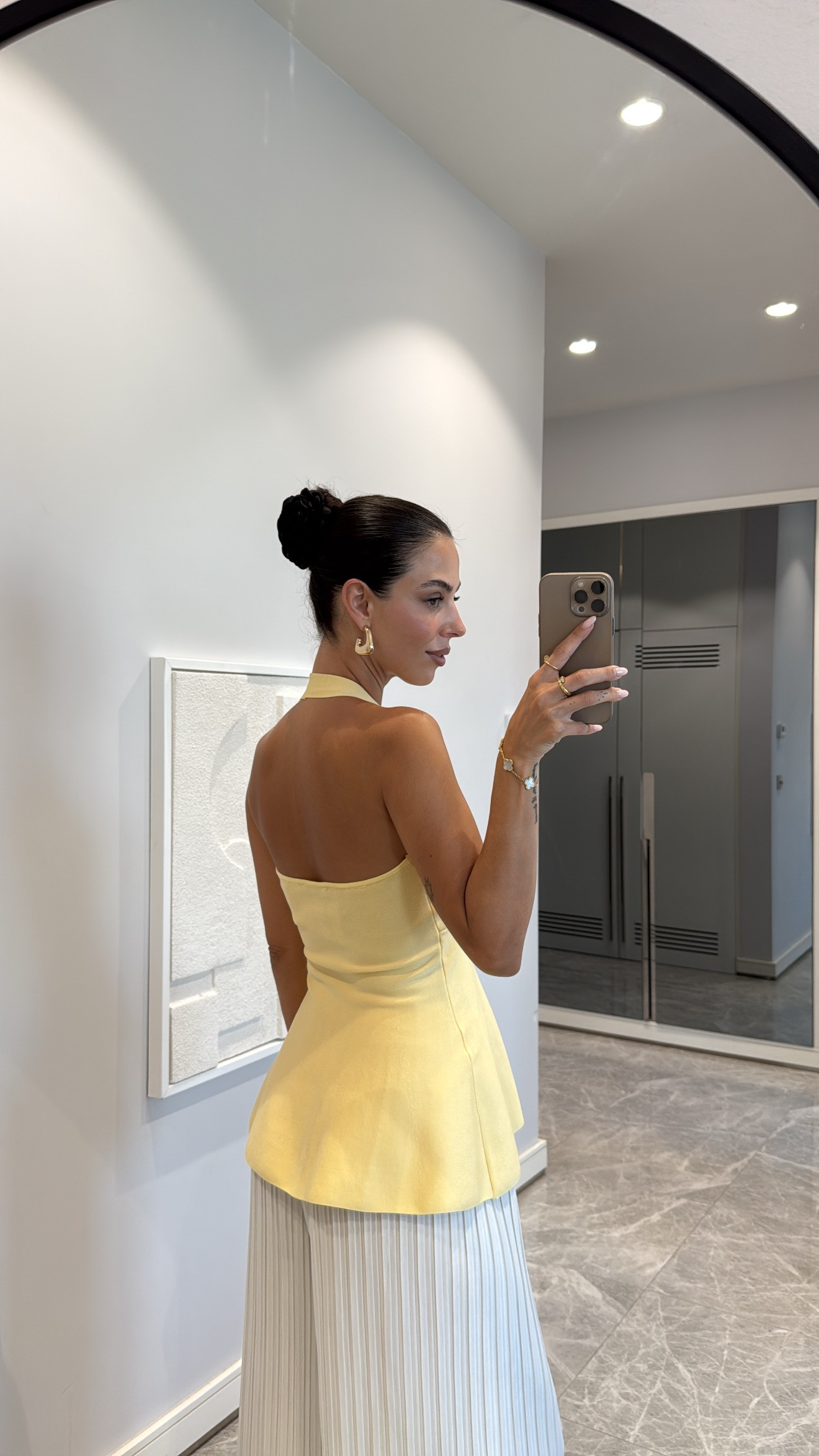 DEKOLTELİ GOLD DETAYLI BLUZ