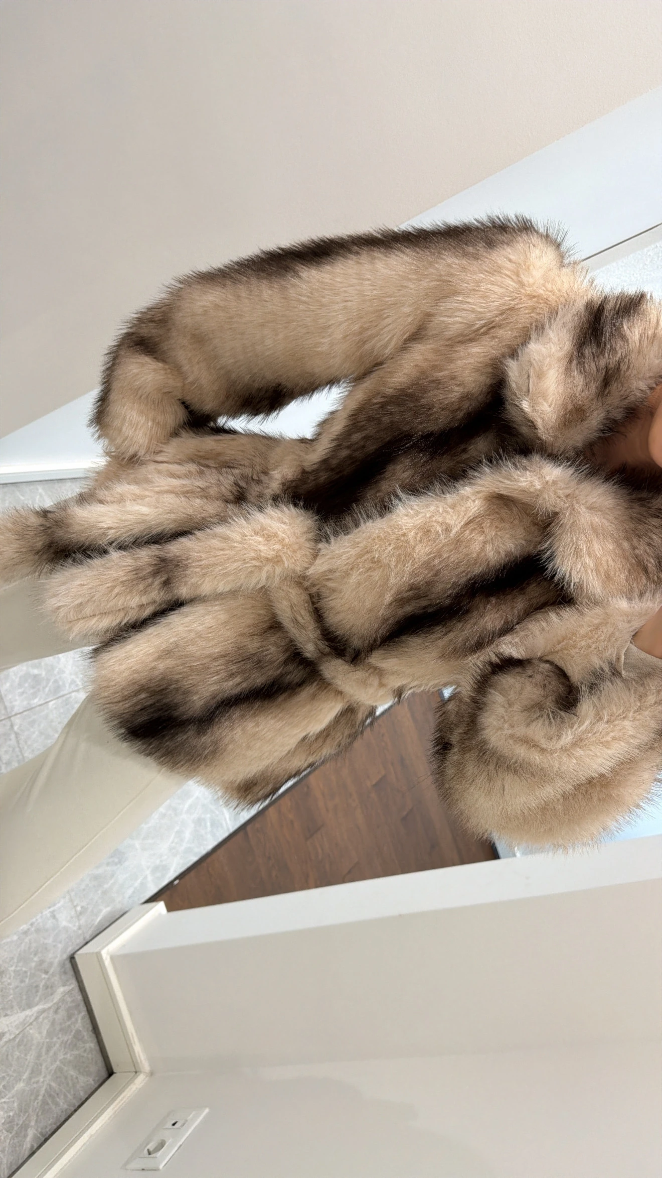 BEJ KAHVE GEÇİŞLİ KUŞAKLI KÜRK 