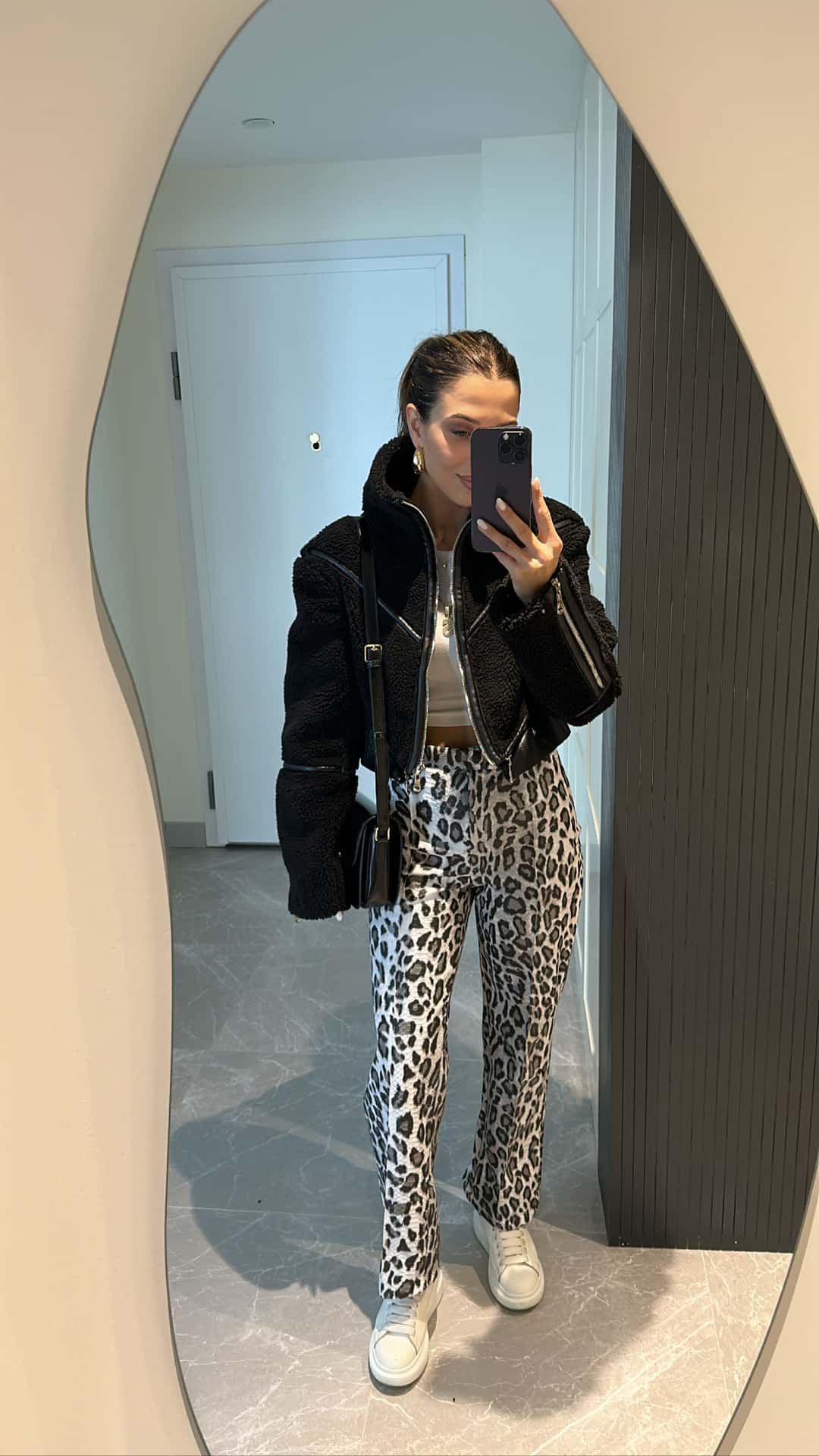 Marka model siyah içi full deri dışı peluş tasarım mont