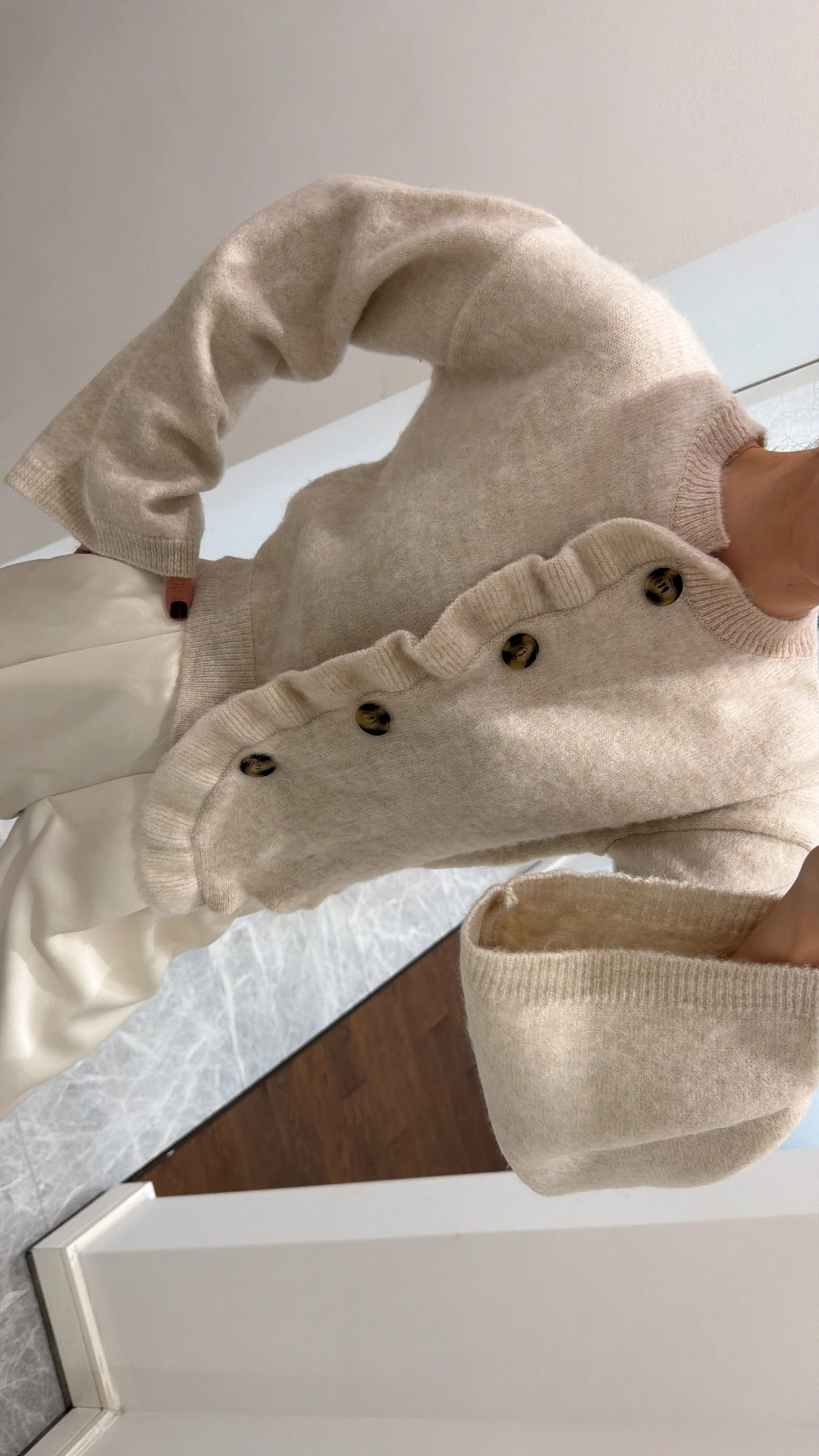 VOLAN DETAYLI TRİKO HIRKA