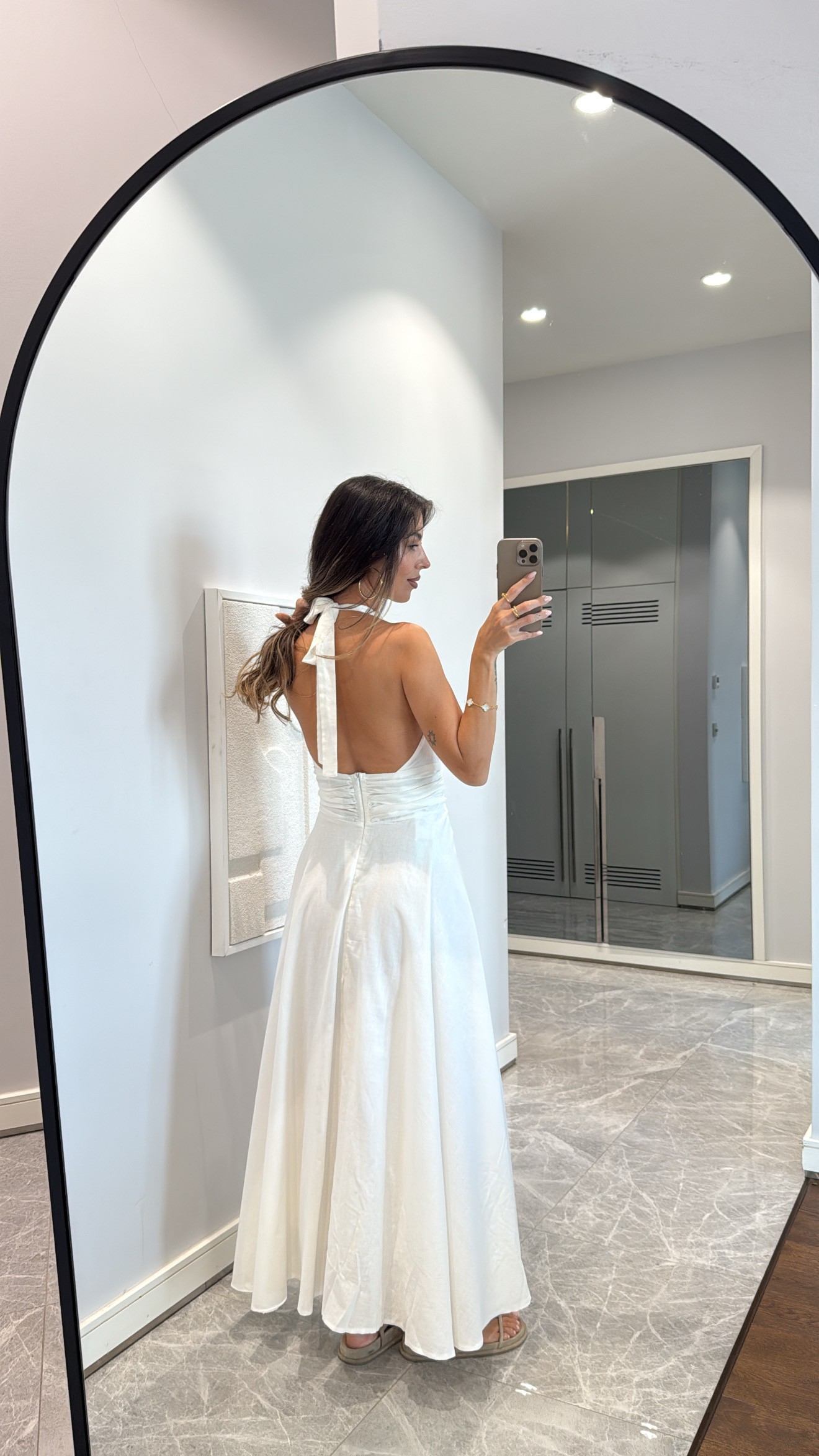 V DEKOLTE DETAYLI MAXİ ELBİSE