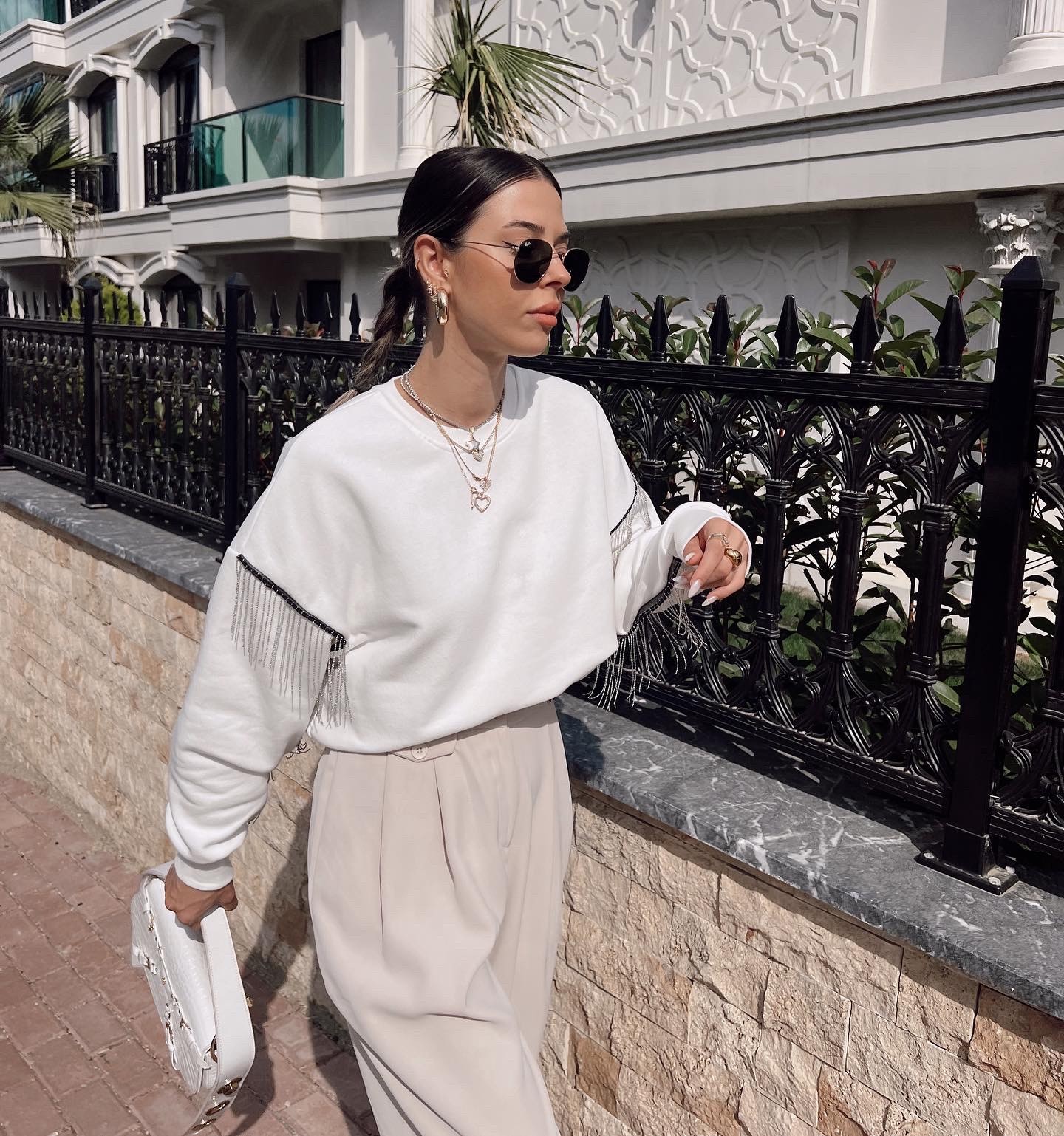 Tasarım  boncuklu beyaz sweatshirt