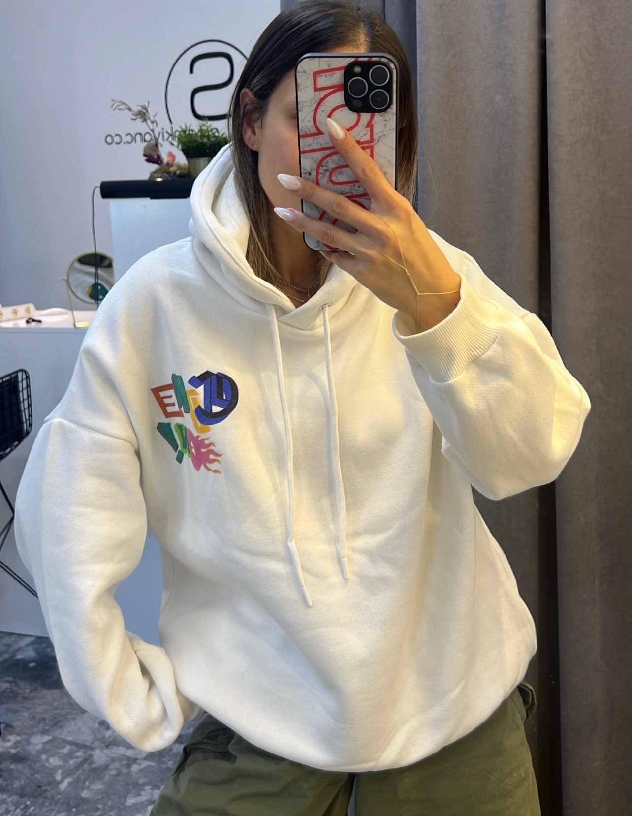 etiketli arkası yazılı sweatshirt