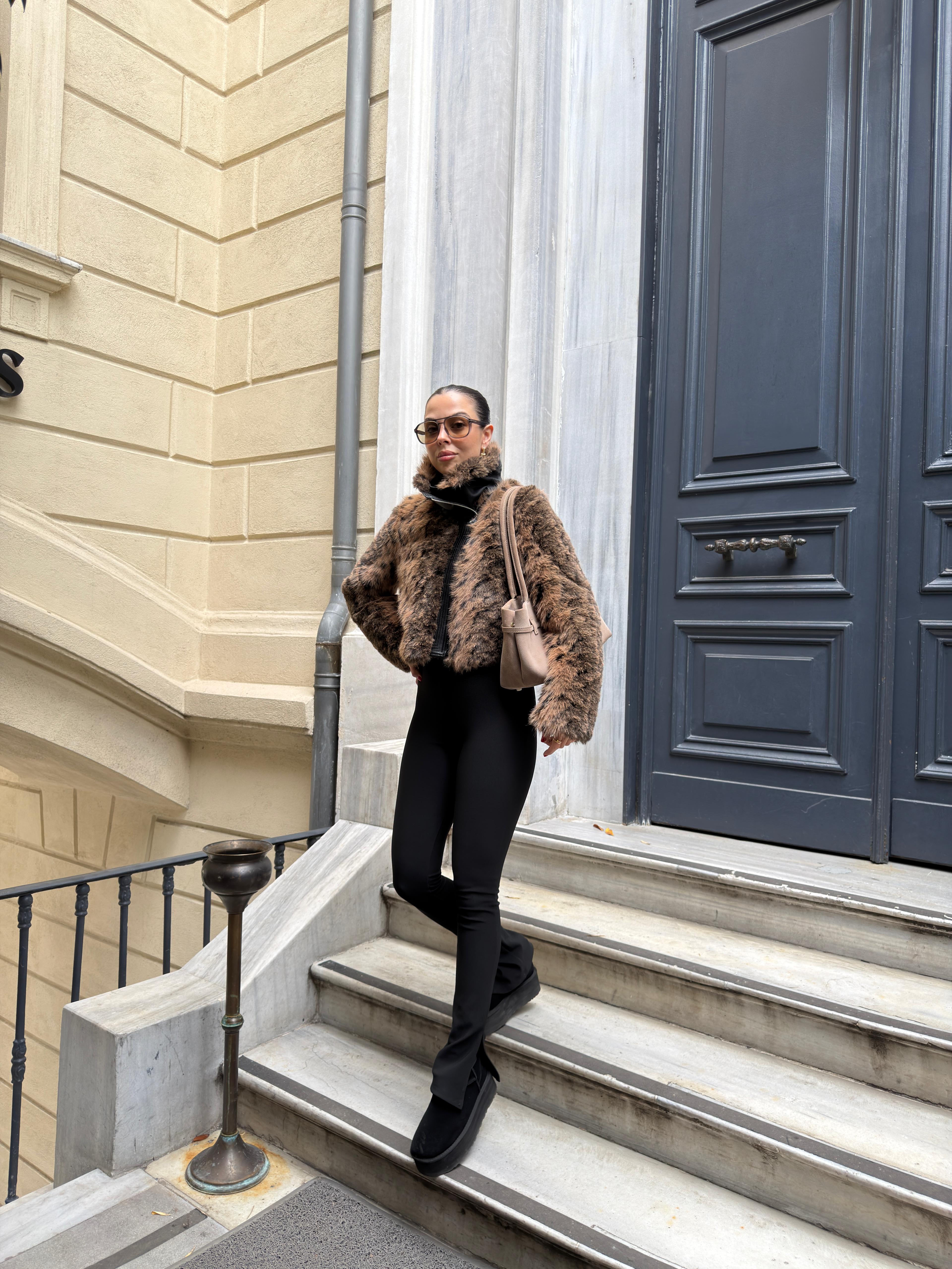 LEOPAR DESENLİ KISA KÜRK