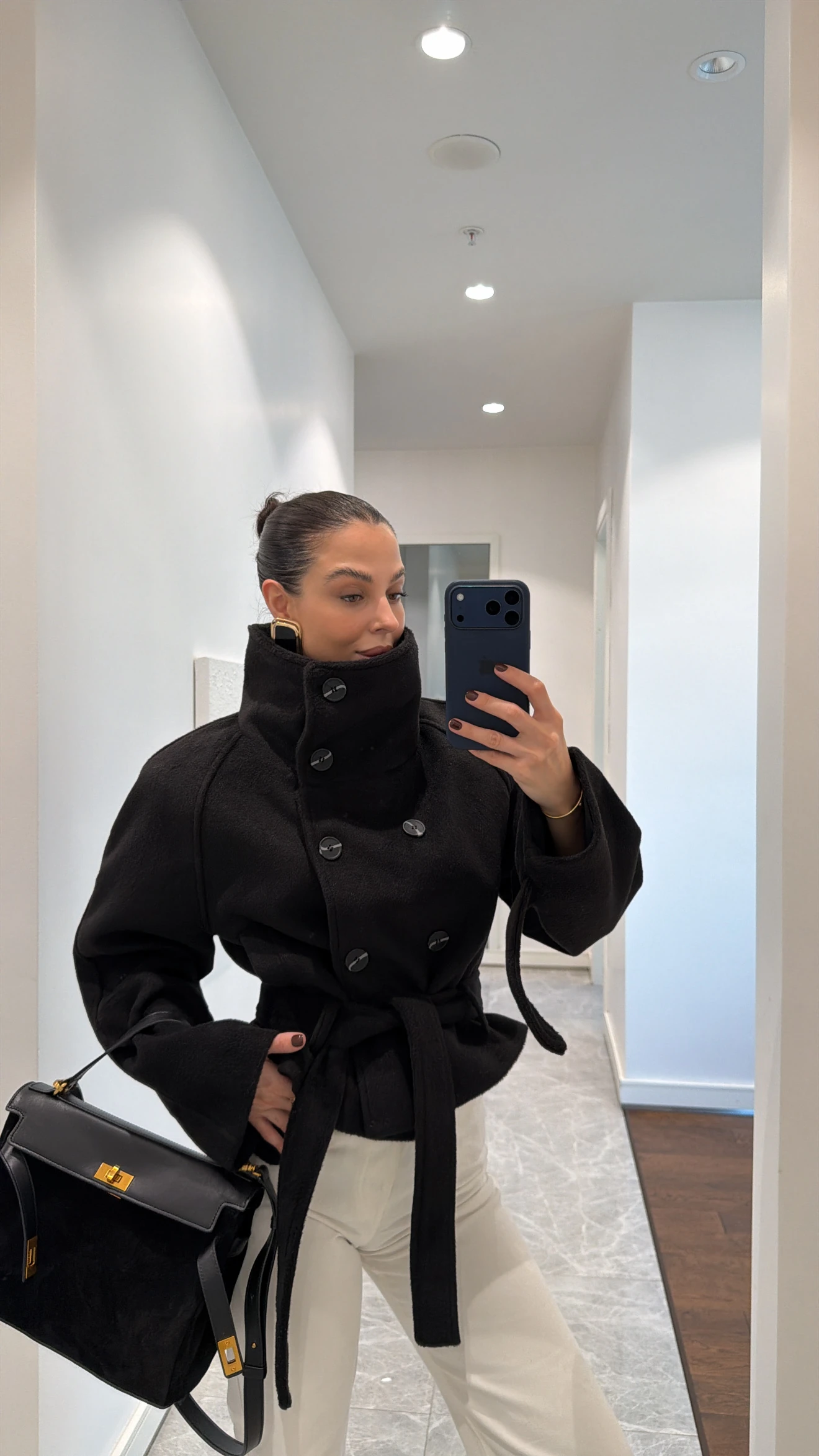 DİK YAKA KEMERLİ KAŞE KABAN - SİYAH