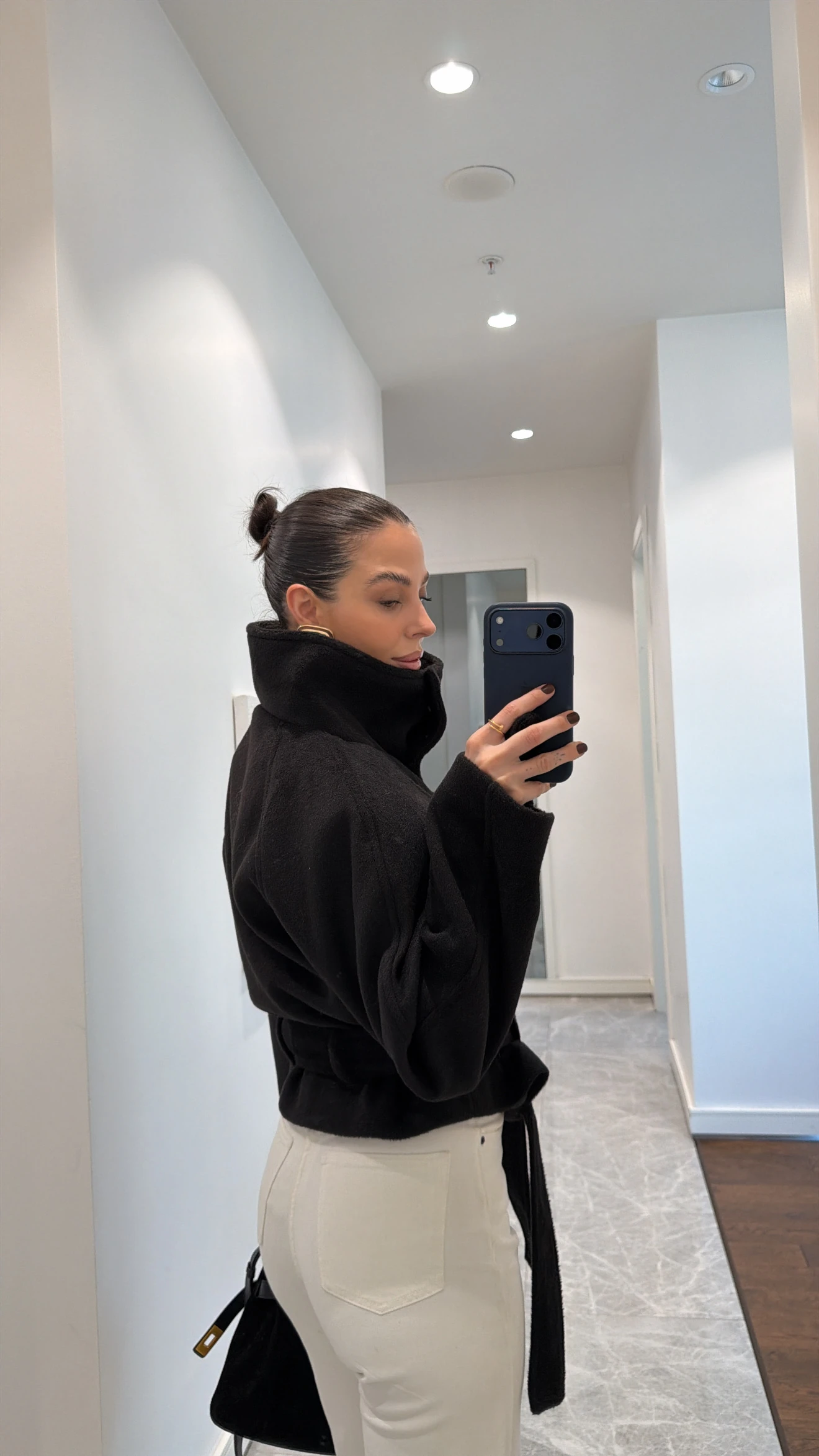 DİK YAKA KEMERLİ KAŞE KABAN