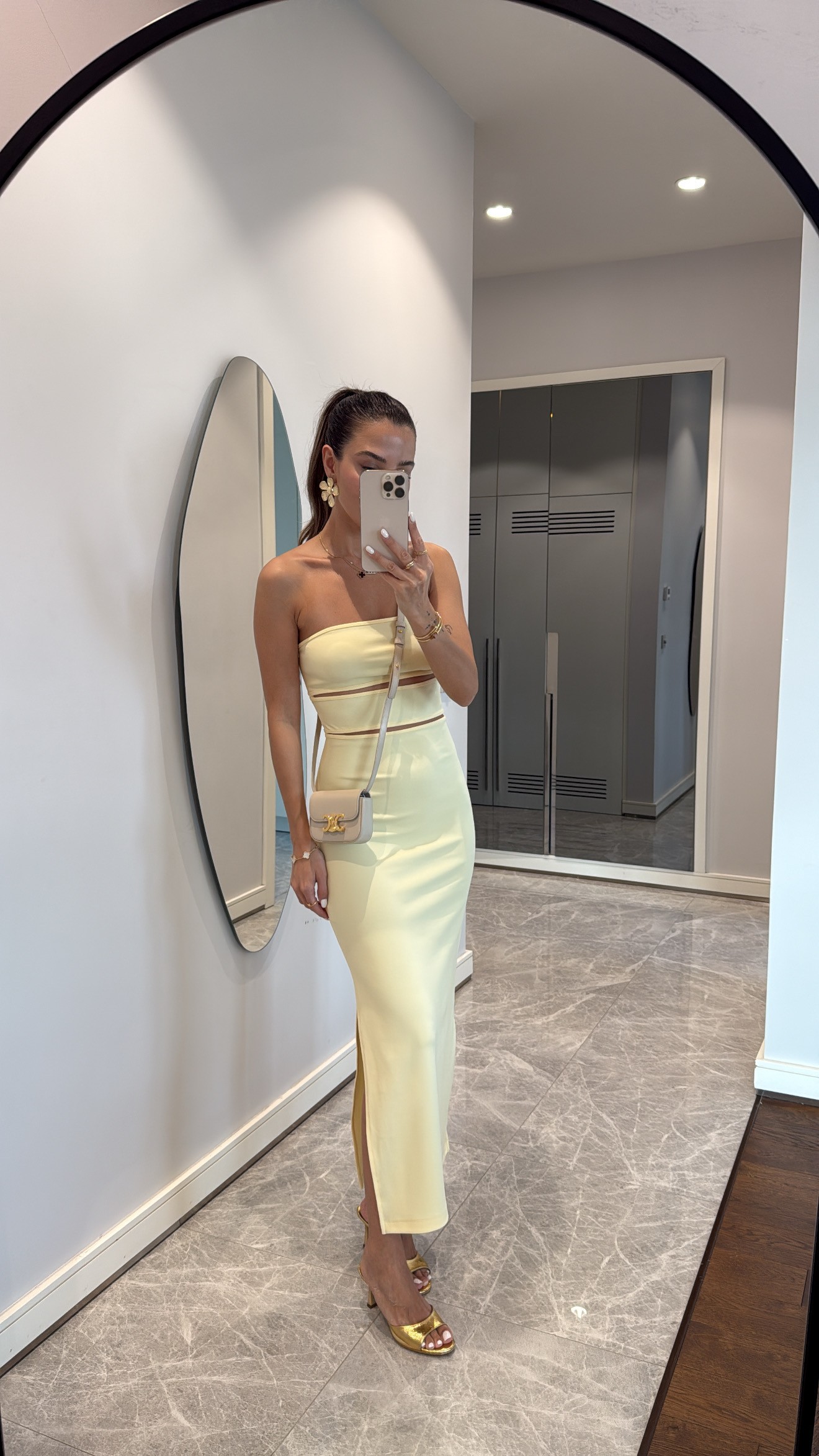 STRAPLEZ KESİK DETAYLI MİDİ ELBİSE - SARI