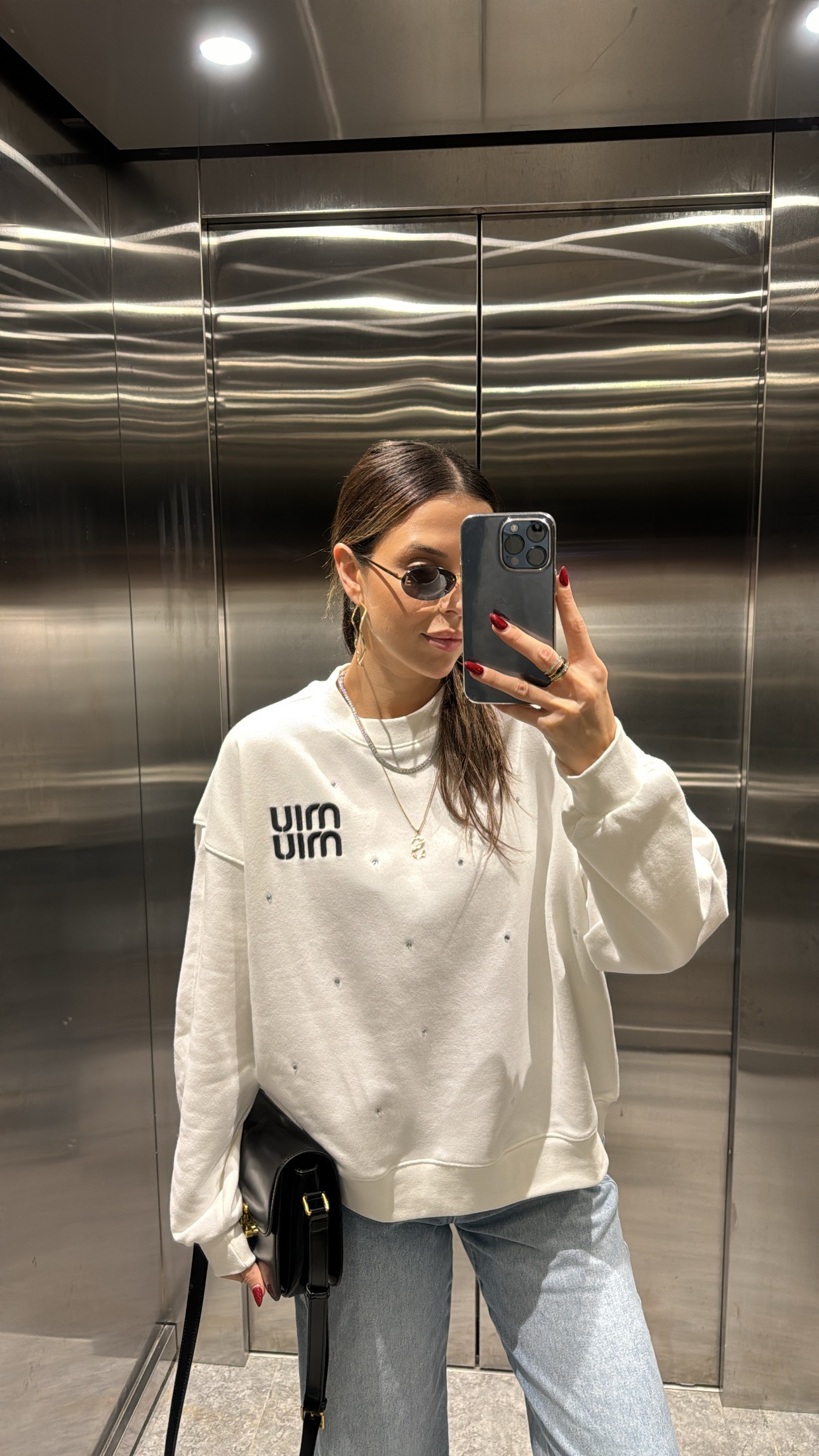 Orj marka etiketli kartlı iç etiketli küçük yazı detaylı beyaz sweatshirt