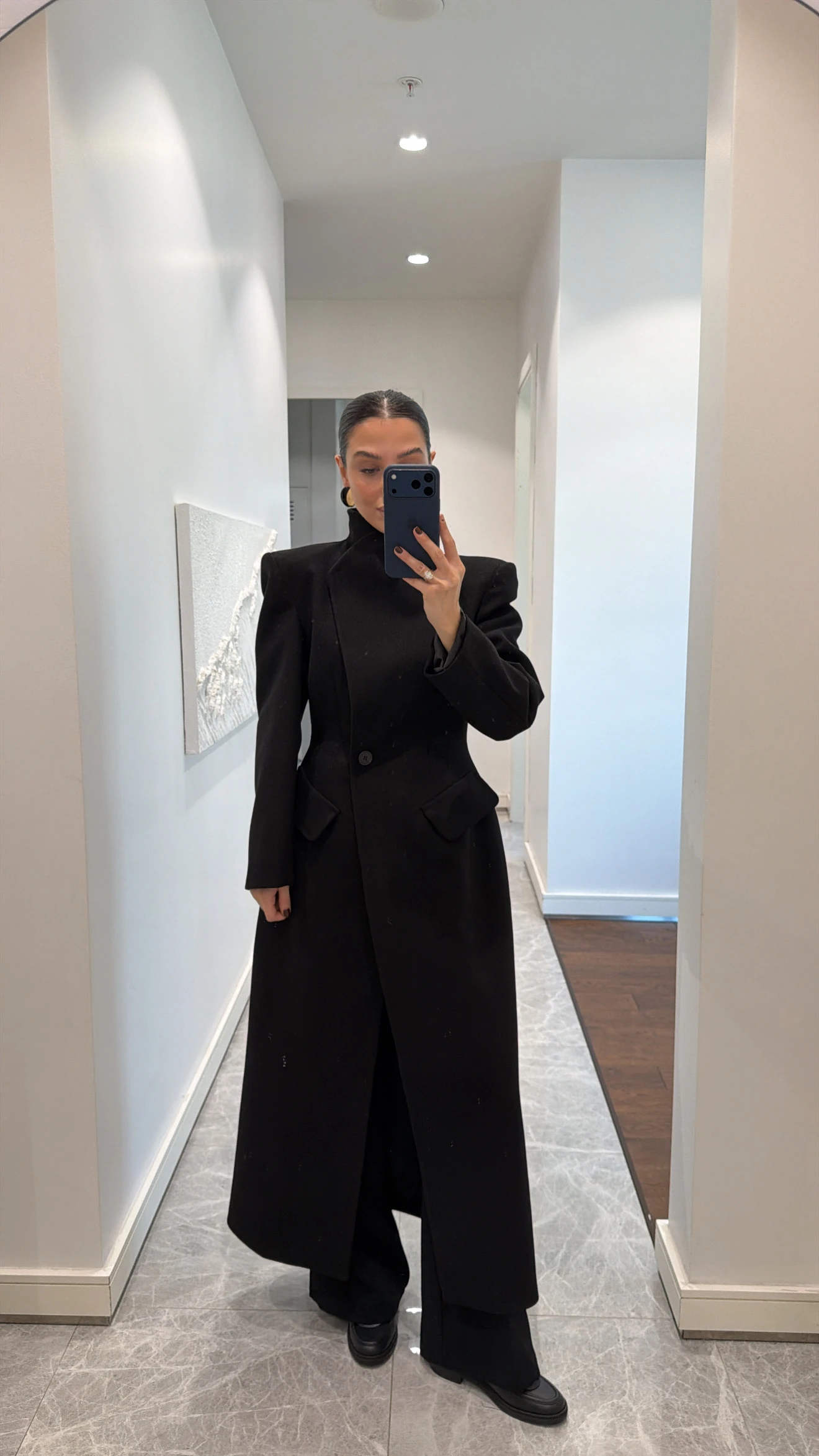 DİK YAKA BEL OTURTMALI VATKALI MAXİ KAŞE KABAN - SİYAH