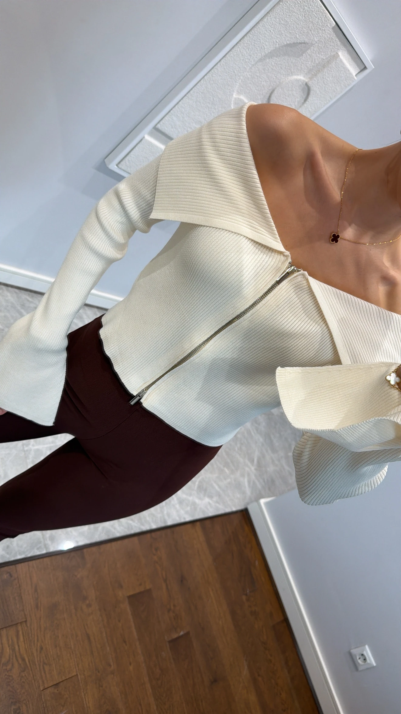 GENİŞ YAKA FERMUARLI TRİKO HIRKA