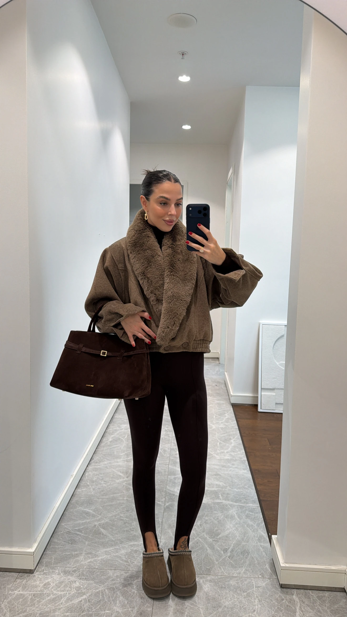 YAKASI PELUŞ DETAYLI KAŞE MONT