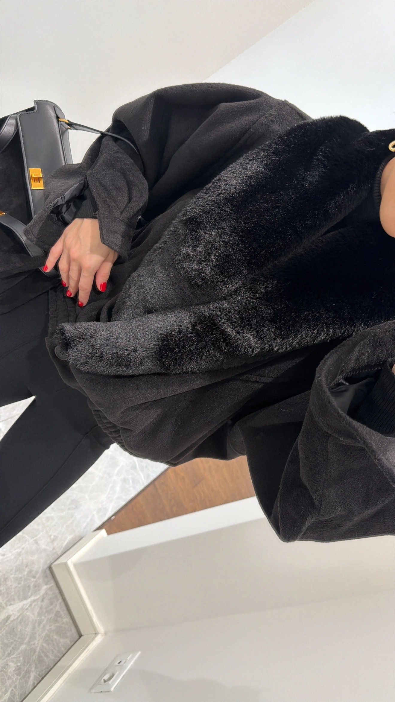 CACHET COAT WITH PLUSH COLLAR DETAILED