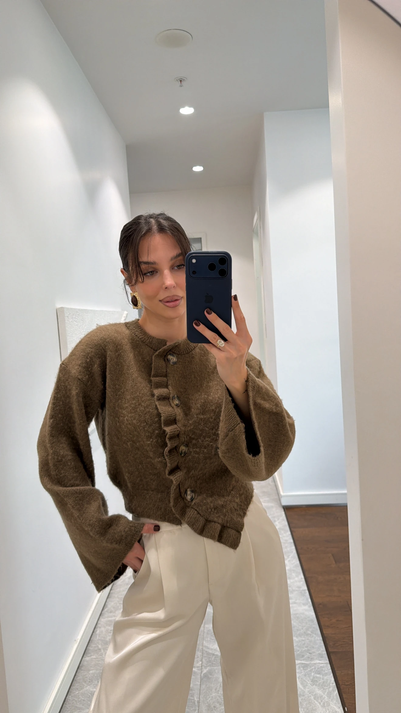 VOLAN DETAYLI TRİKO HIRKA - KAHVE