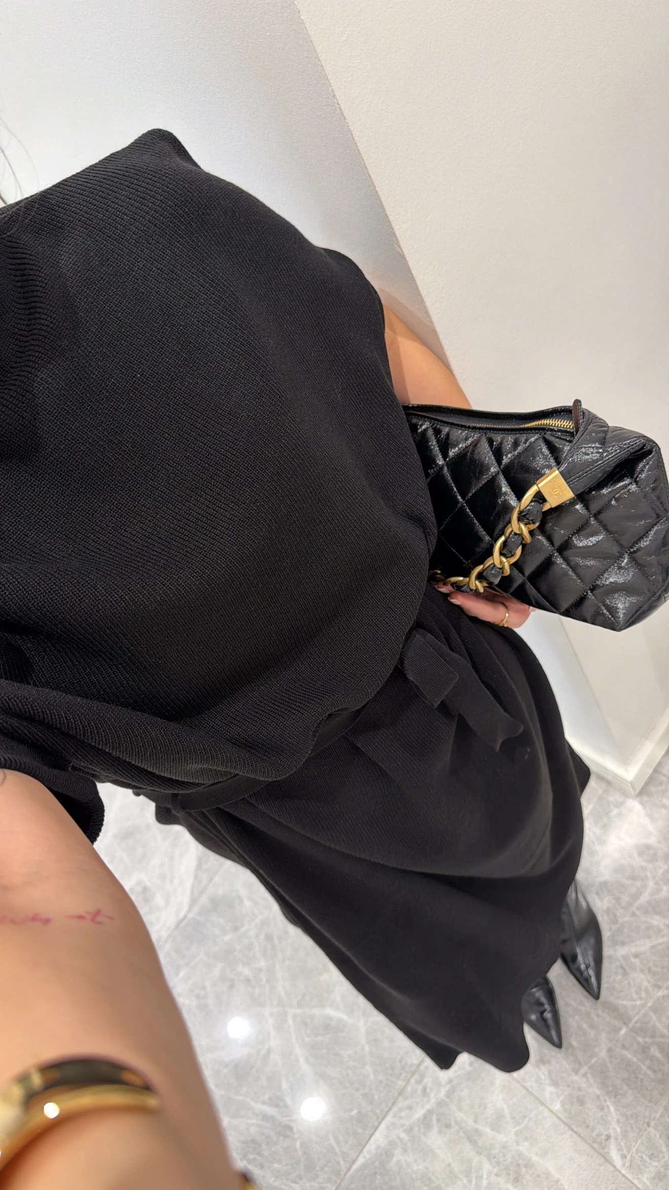 KUŞAKLI TRİKO MİDİ ELBİSE 