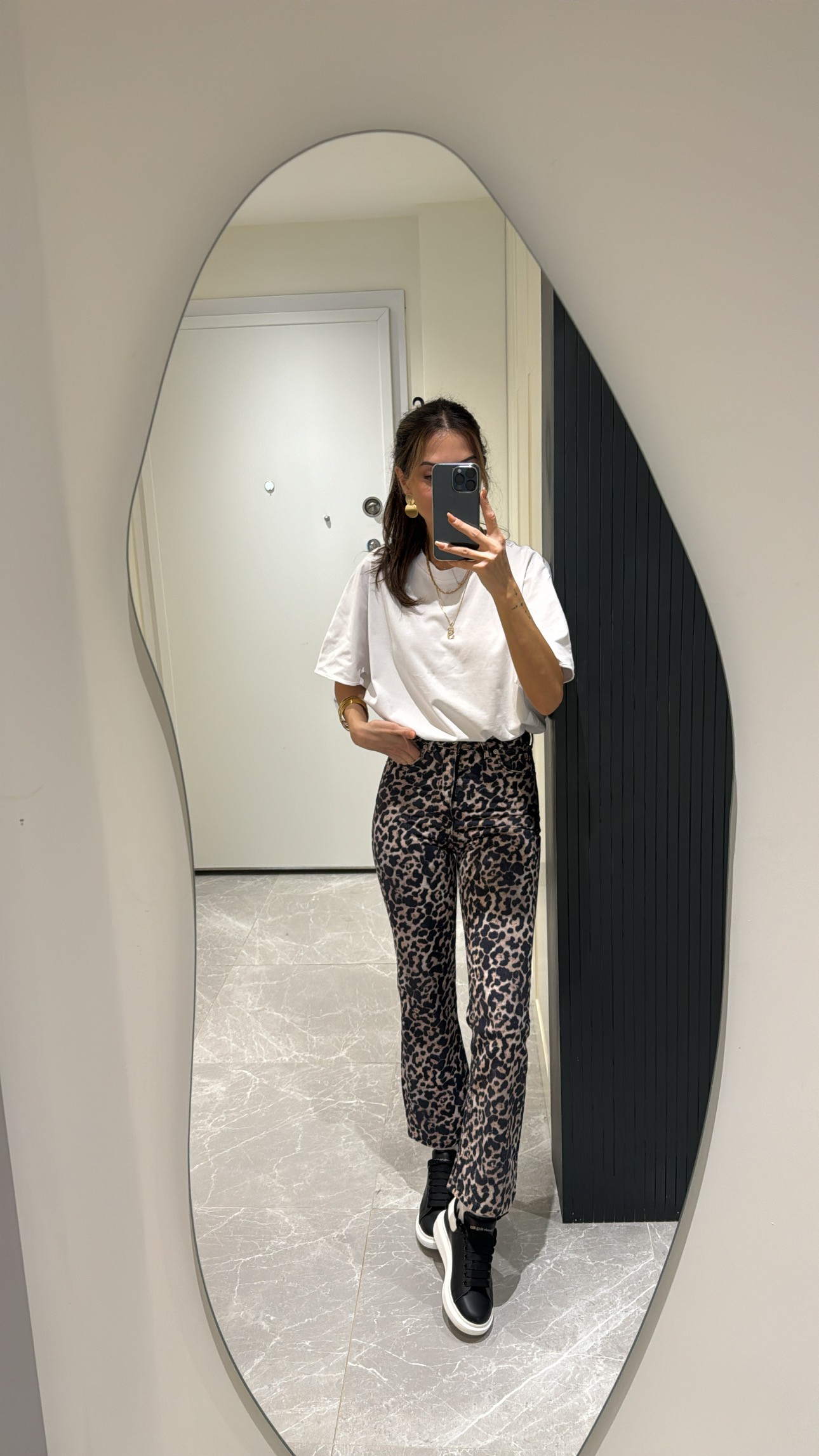 etiketli leopar boru paça jean pantolon
