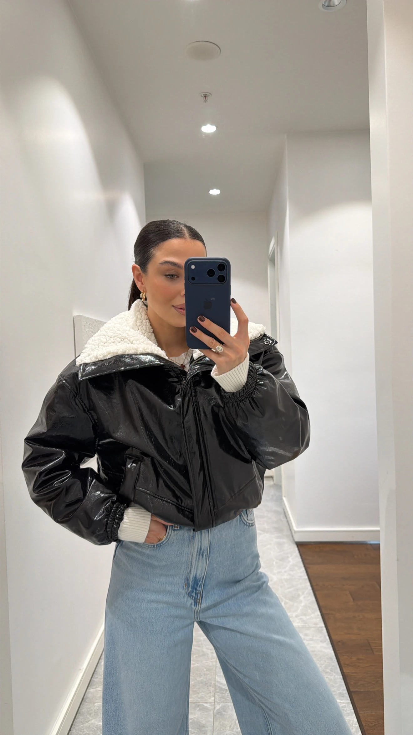 SİYAH PARLAK DERİ KÜRK YAKA MONT