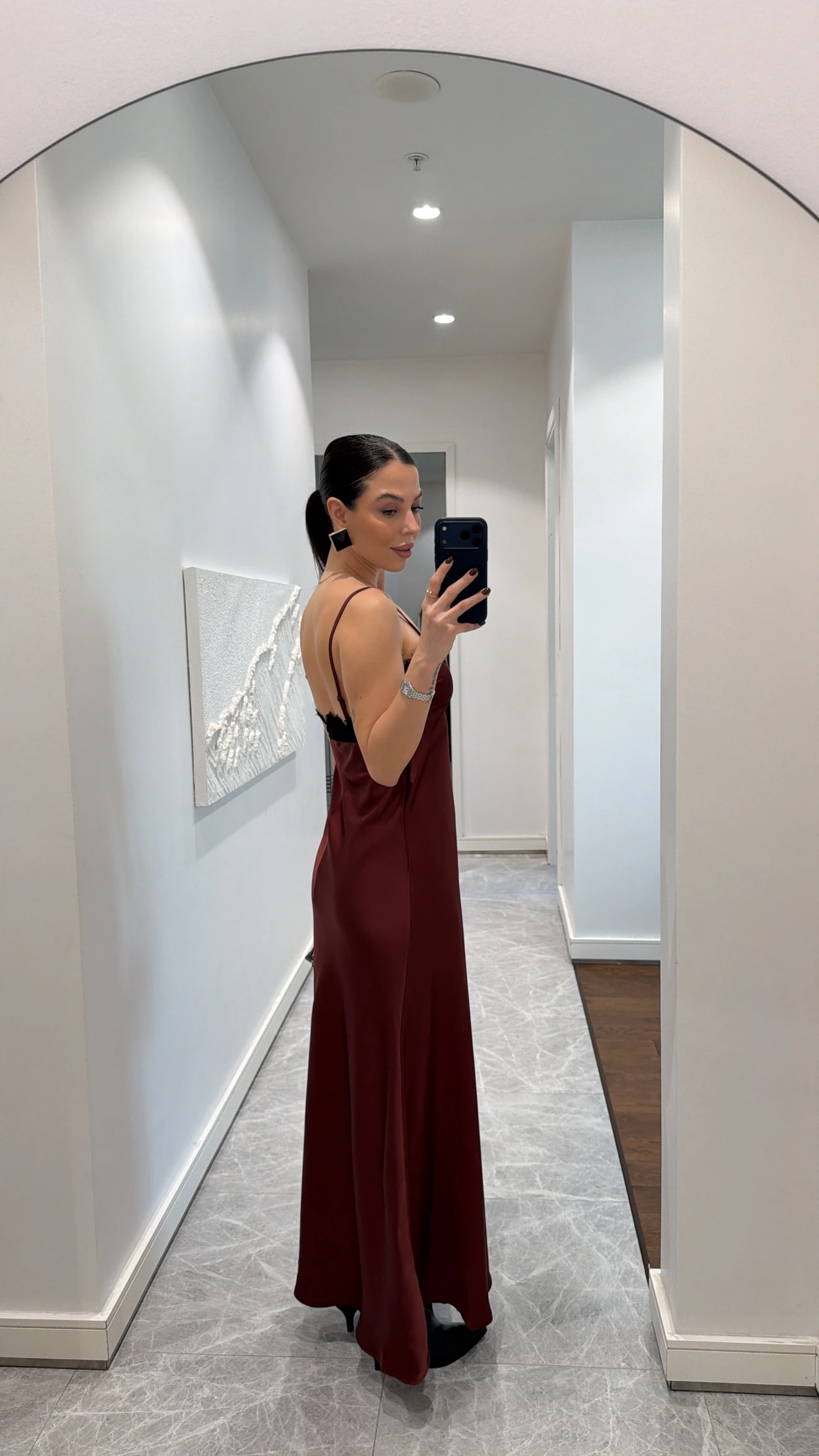 DANTEL DETAYLI BORDO UZUN ELBİSE