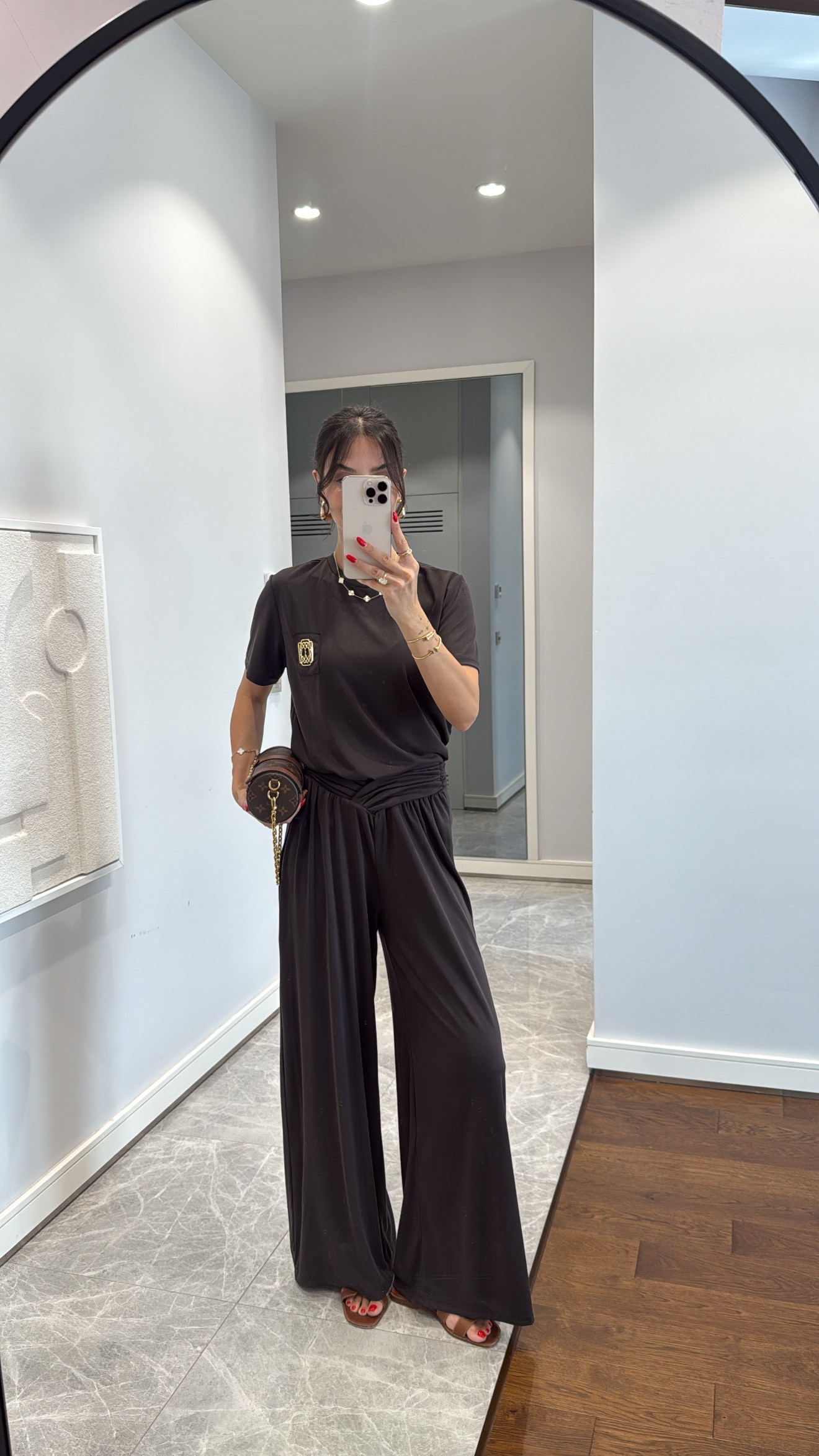 GOLD DETAYLI TİŞÖRT PANTOLON TAKIM - KAHVE