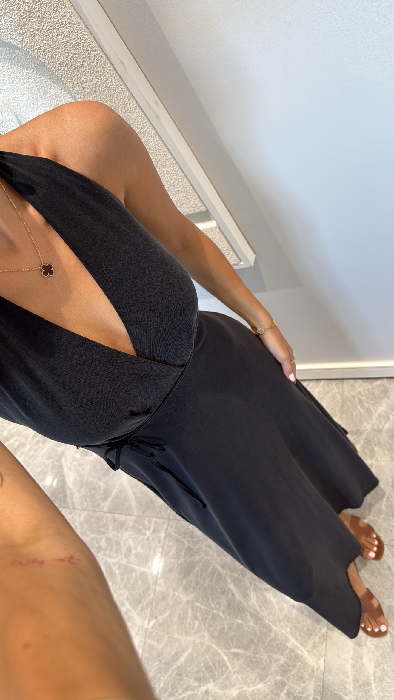 HALTER YAKA KRUVAZE MİDİ ELBİSE