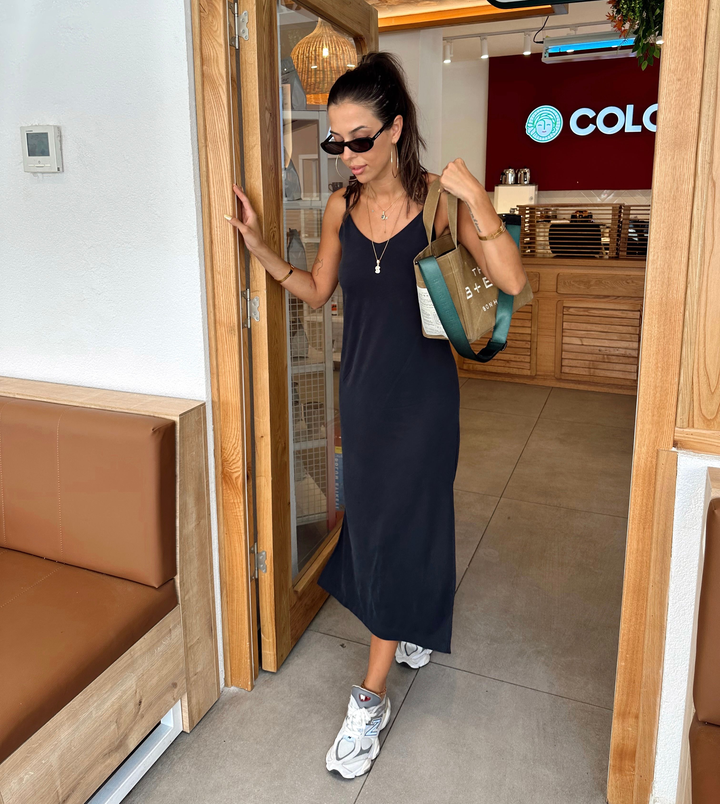 kumaş askılı V yaka iki yanı yırtmaçlı elbise