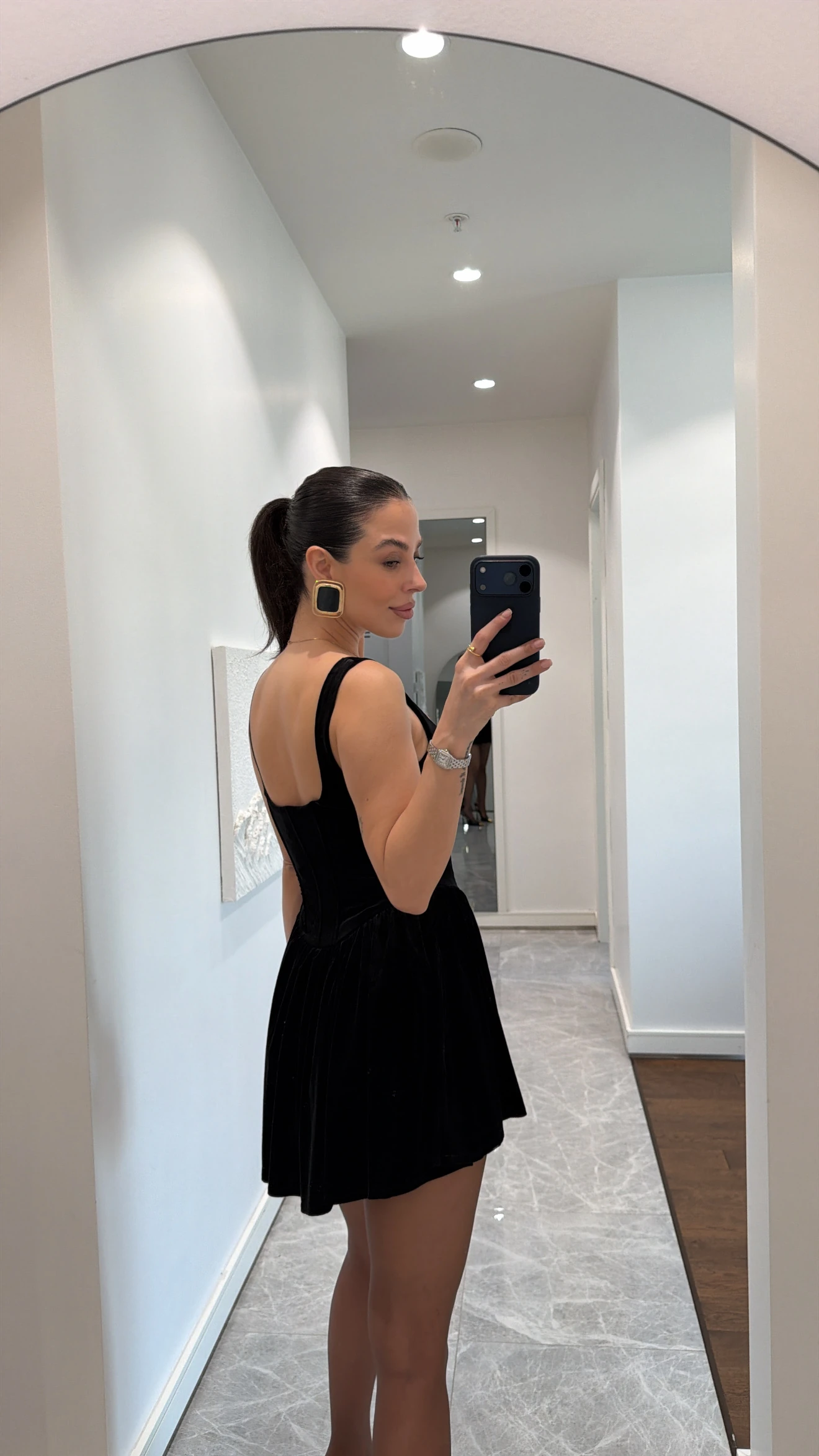 SİYAH KORSE DETAYLI KADİFE ELBİSE