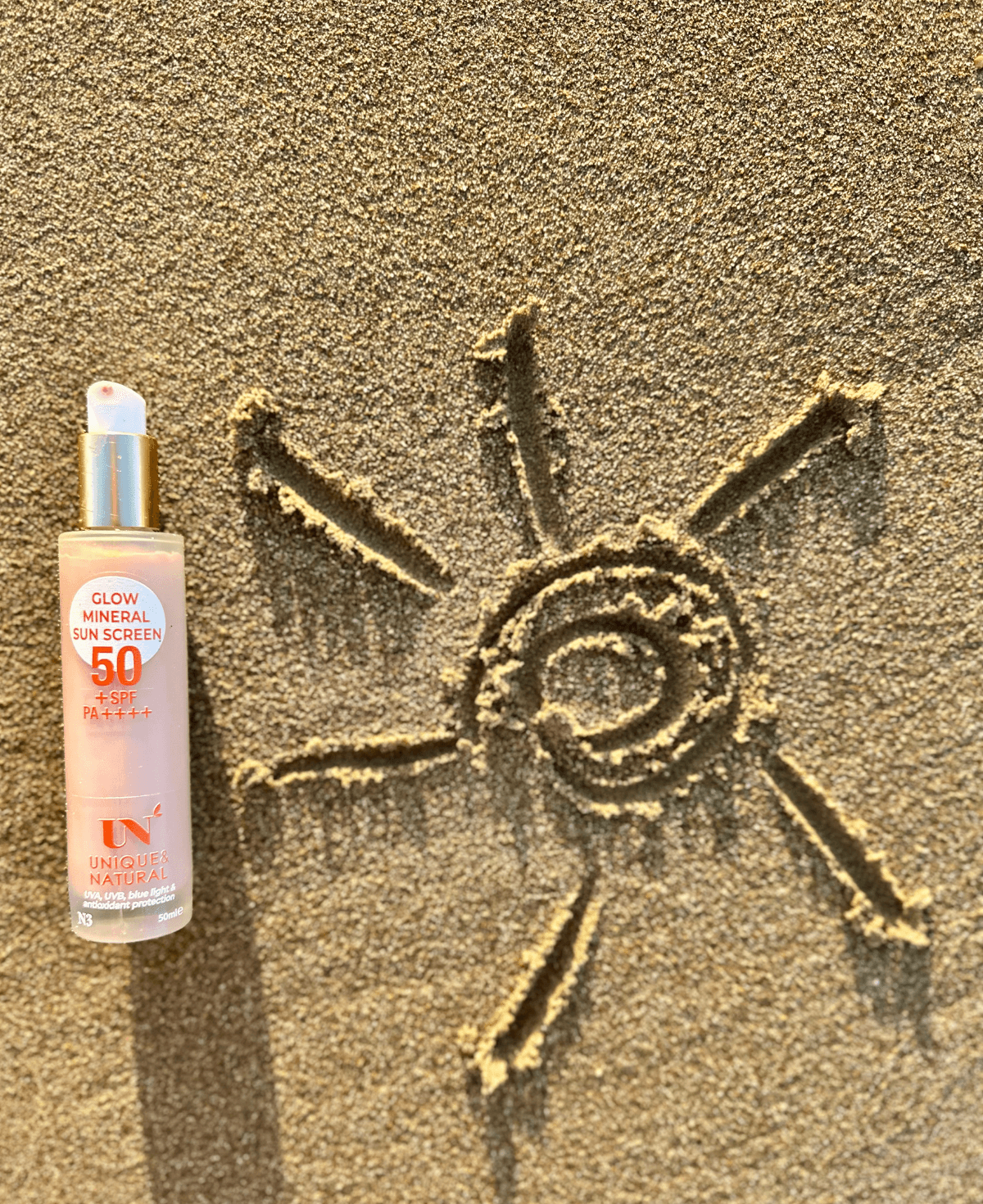 GLOW MINERAL SUN SCREEN 50+SPF / Işıltılı ve Ton Eşitleyici Güneş Kremi