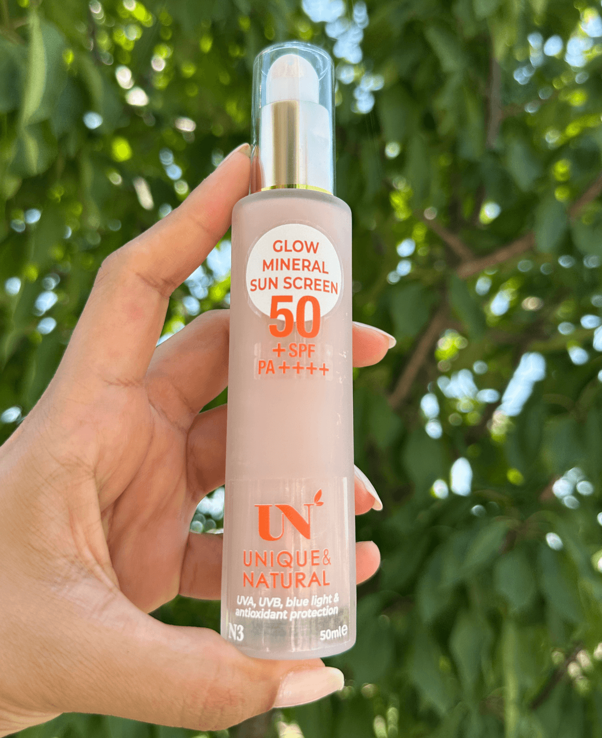 GLOW MINERAL SUN SCREEN 50+SPF /  Işıltılı ve Ton Eşitleyici Güneş Kremi