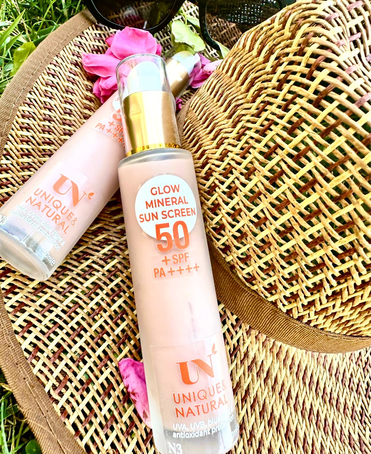 GLOW MINERAL SUN SCREEN 50+SPF / Işıltılı ve Ton Eşitleyici Güneş Kremi