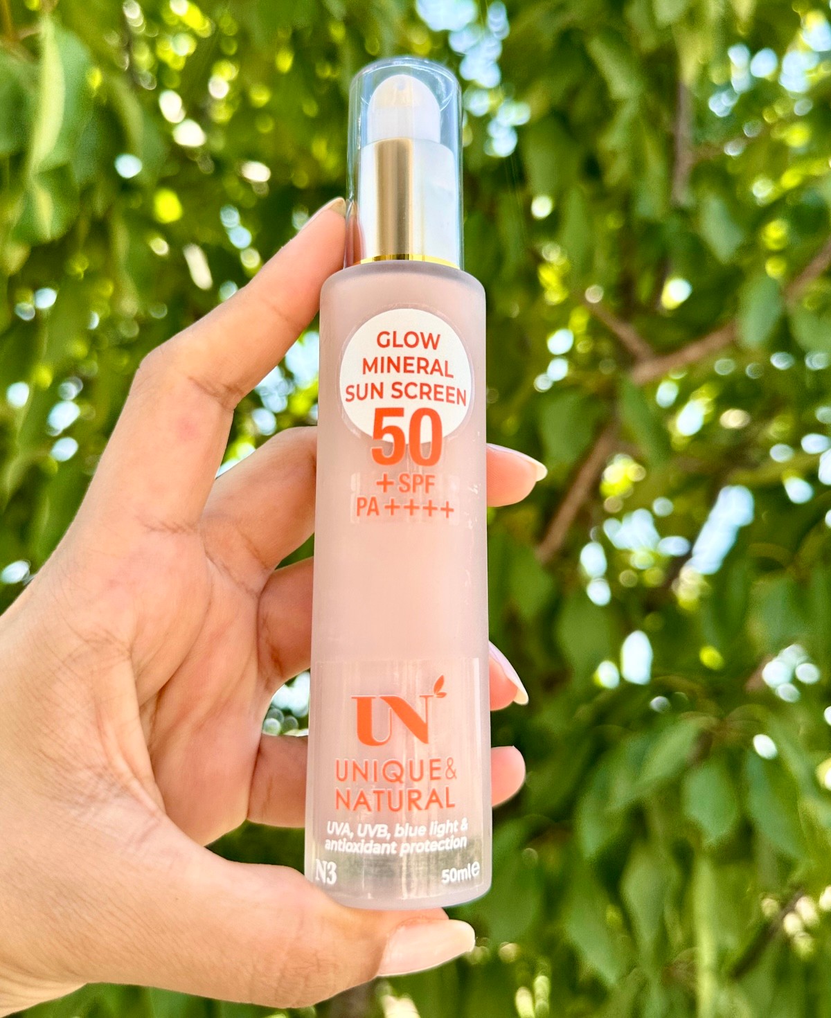 GLOW MINERAL SUN SCREEN 50+SPF / Işıltılı ve Ton Eşitleyici Güneş Kremi