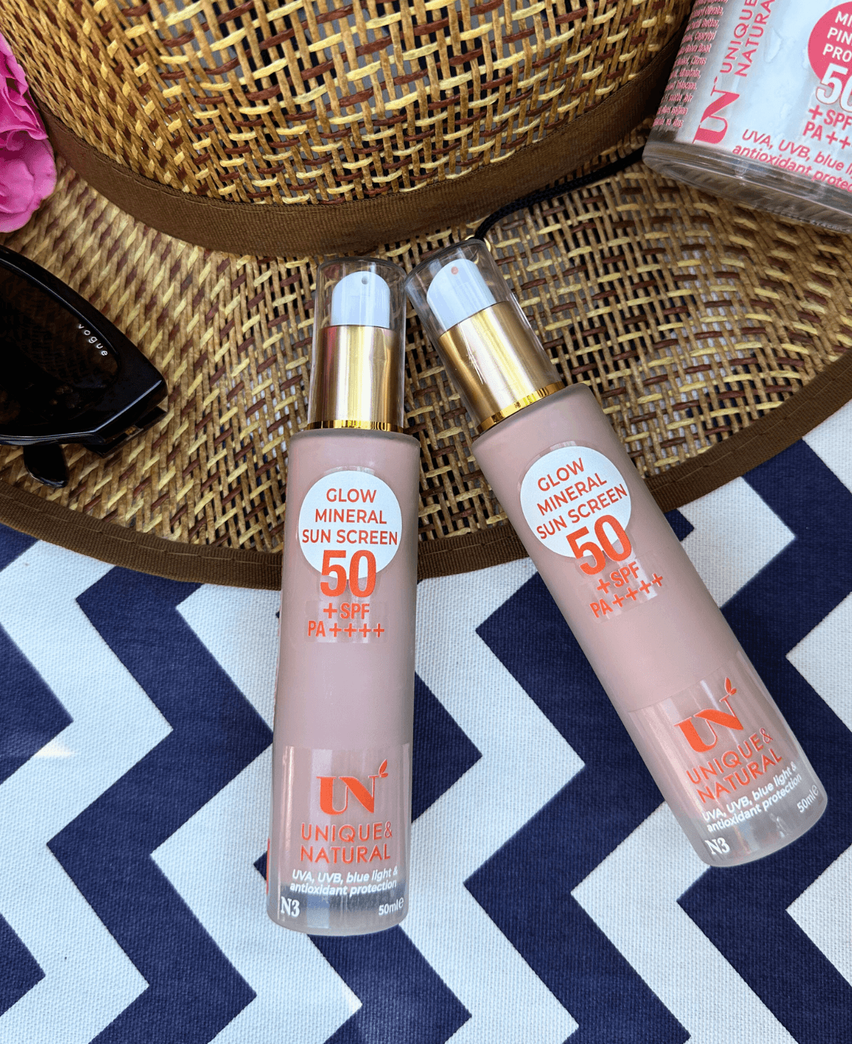 GLOW MINERAL SUN SCREEN 50+SPF /  Işıltılı ve Ton Eşitleyici Güneş Kremi