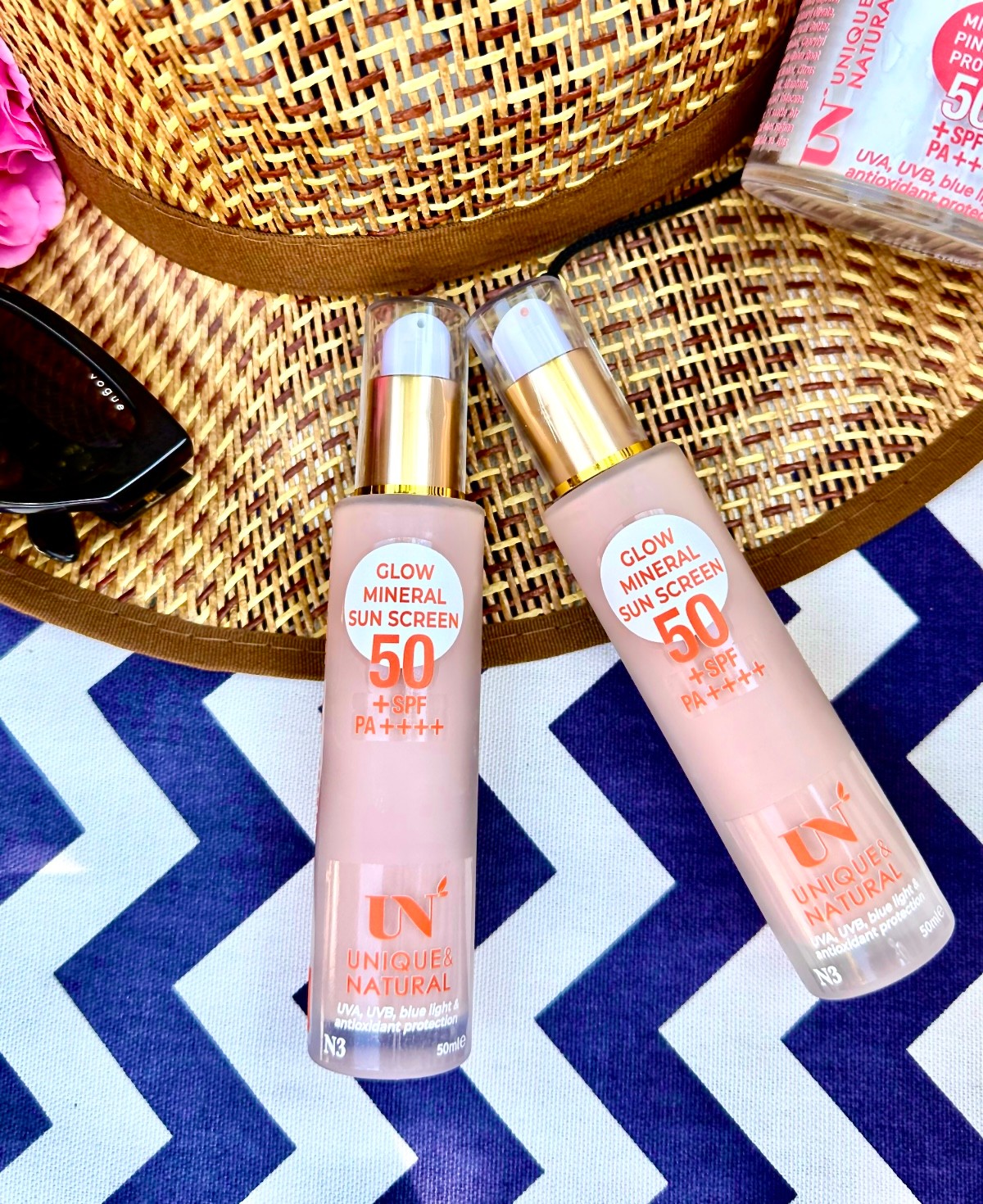 GLOW MINERAL SUN SCREEN 50+SPF / Işıltılı ve Ton Eşitleyici Güneş Kremi