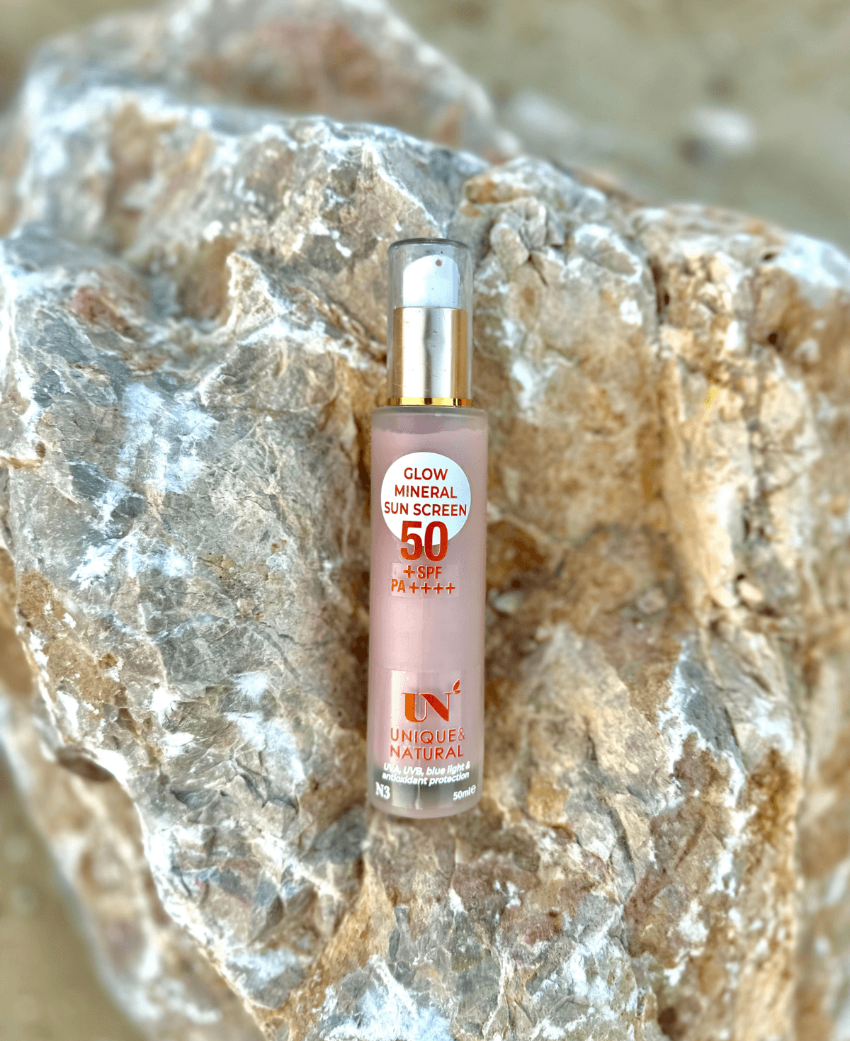 GLOW MINERAL SUN SCREEN 50+SPF / Işıltılı ve Ton Eşitleyici Güneş Kremi