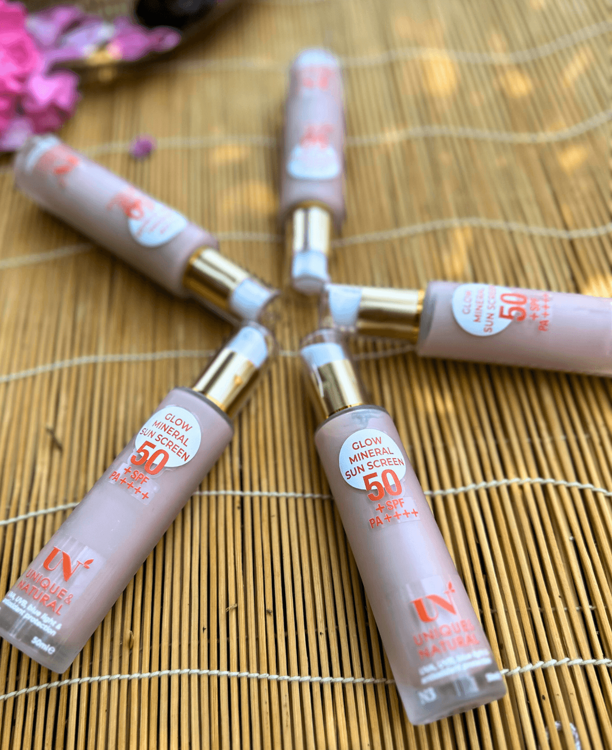 GLOW MINERAL SUN SCREEN 50+SPF /  Işıltılı ve Ton Eşitleyici Güneş Kremi
