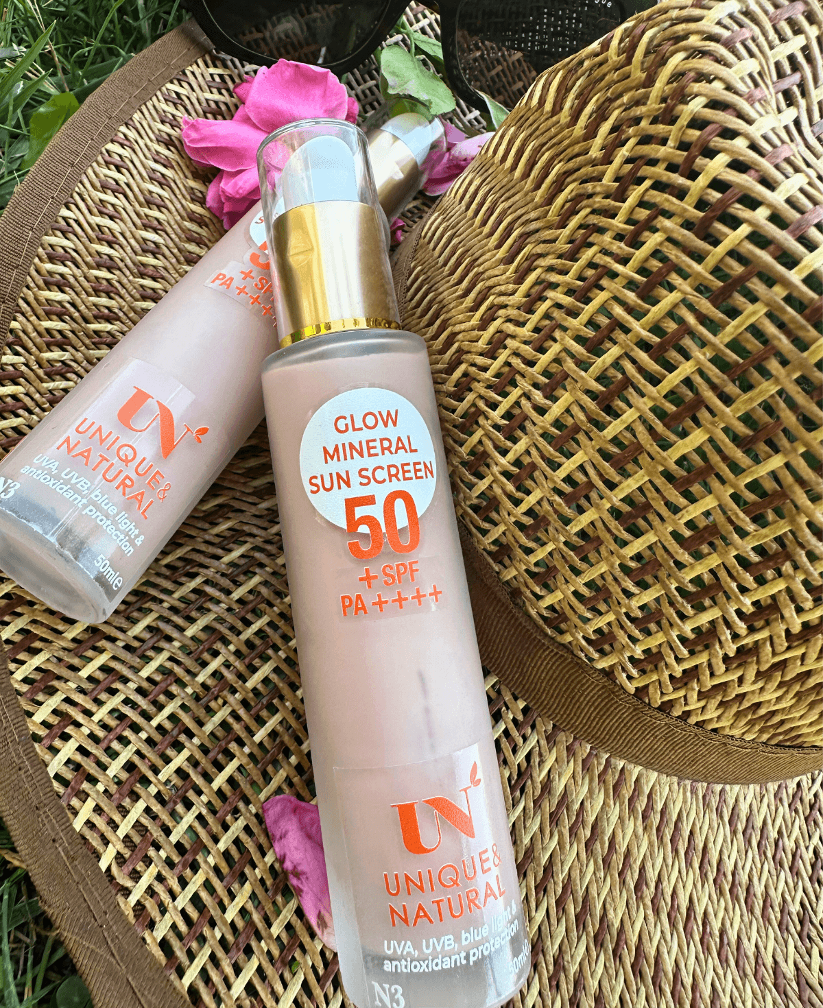 GLOW MINERAL SUN SCREEN 50+SPF /  Işıltılı ve Ton Eşitleyici Güneş Kremi