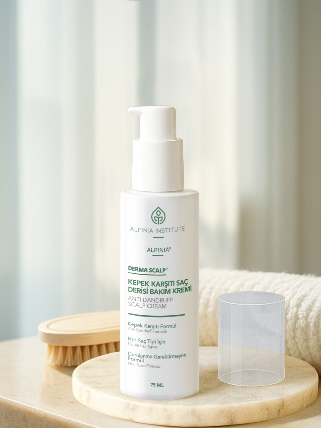 Kepek karşıtı saç derisi bakım kremi, saç derisini zengin içeriği ile besler, hücre yenilenmesine yardımcı olur.