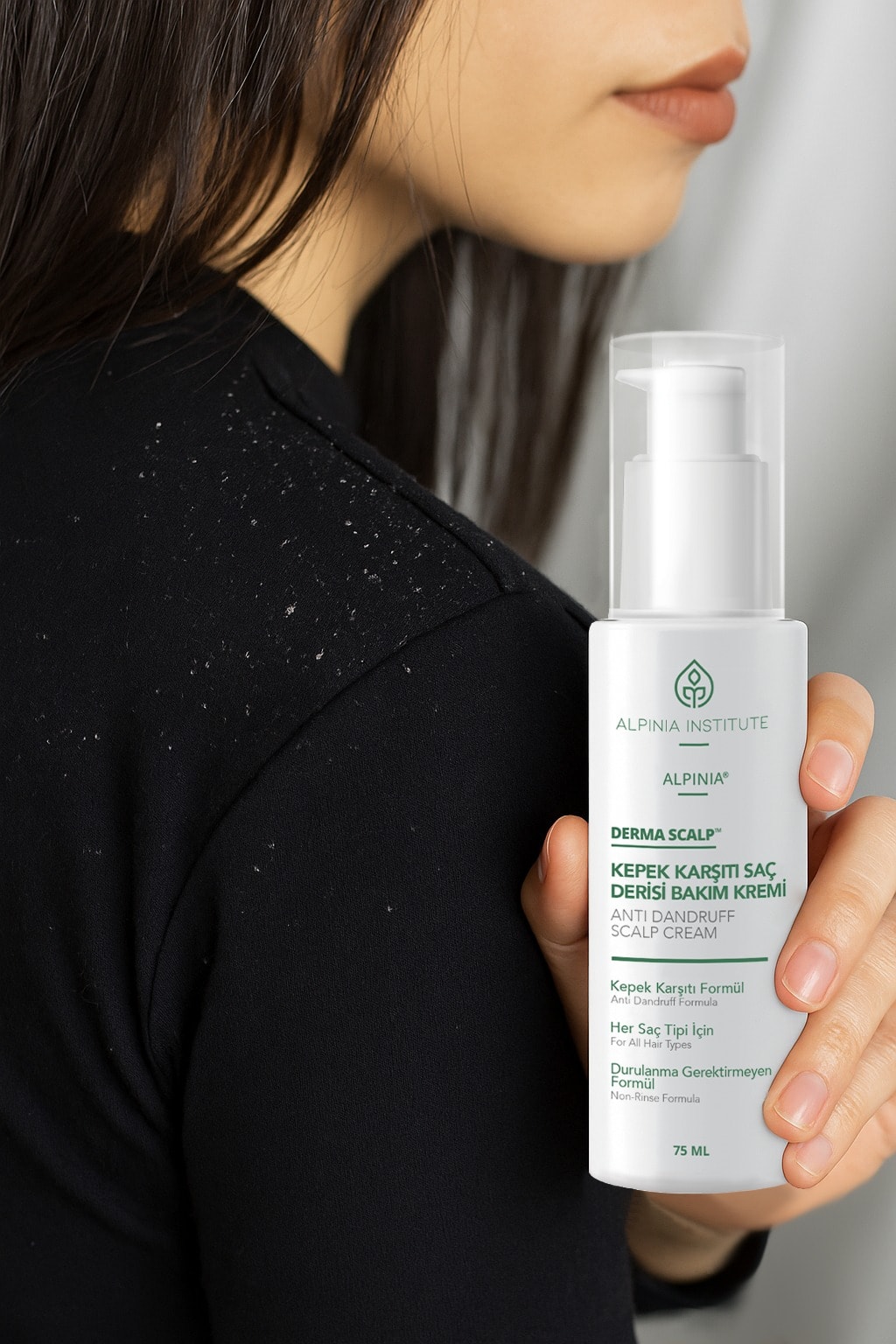 Kepek karşıtı saç derisi bakım kremi, saç derisini zengin içeriği ile besler, hücre yenilenmesine yardımcı olur.