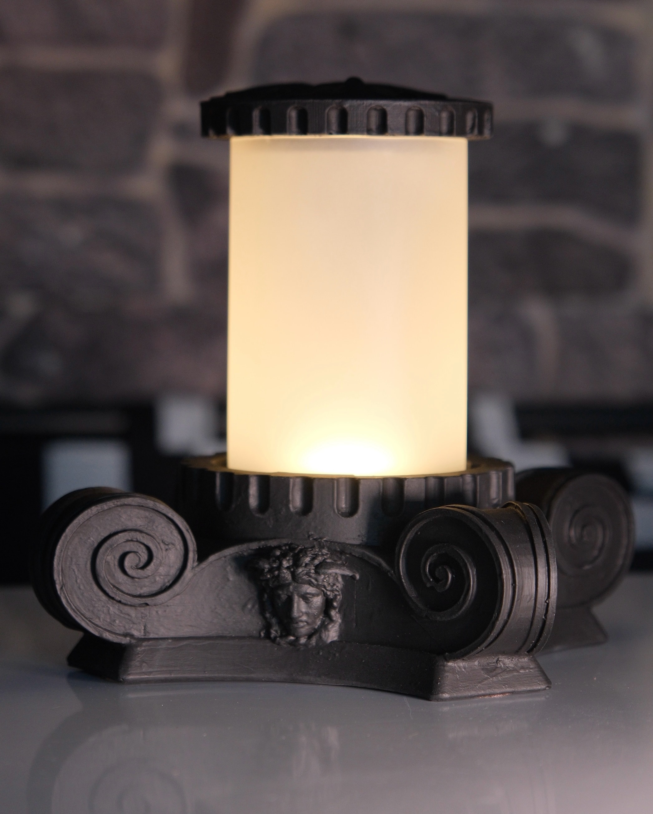 Antik Sütun Masaüstü Aydınlatma (Siyah Beton)