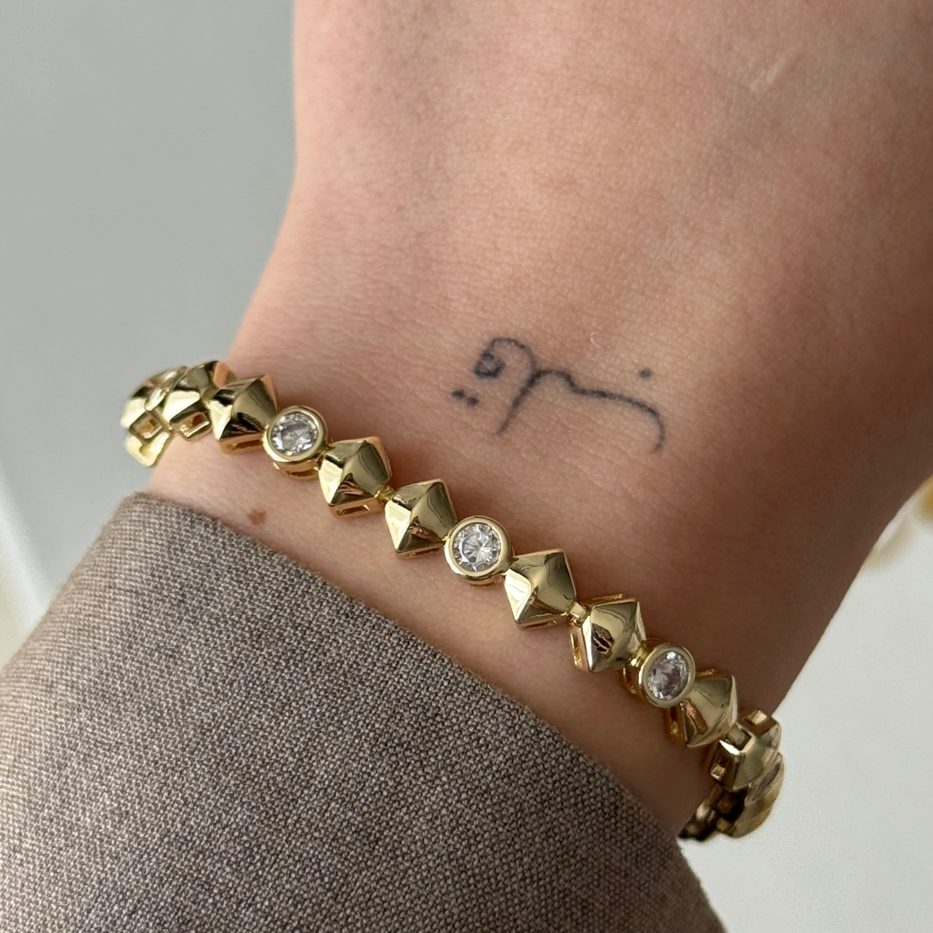 Taşlı Desen Bileklik