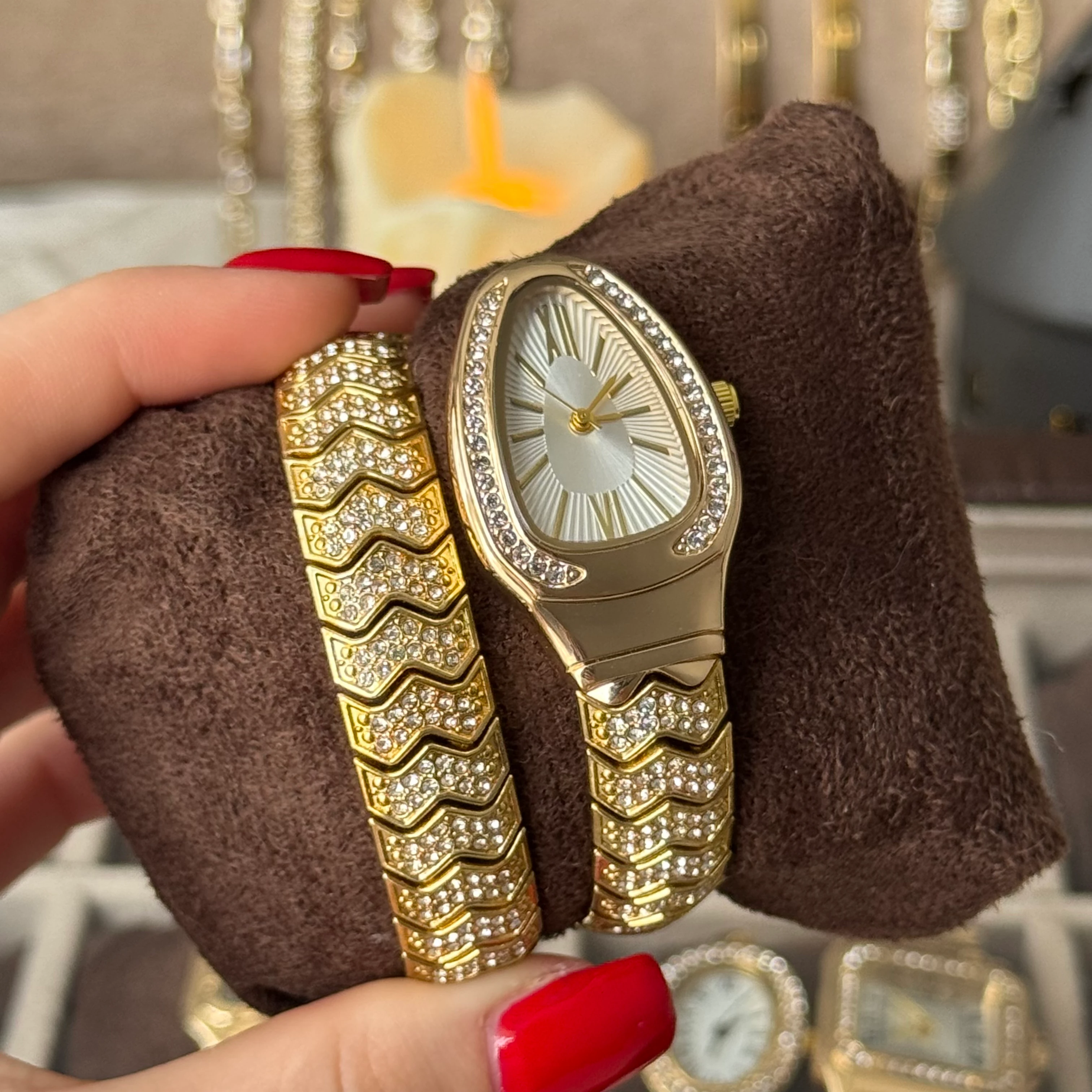 Taşlı Serpenti Saat