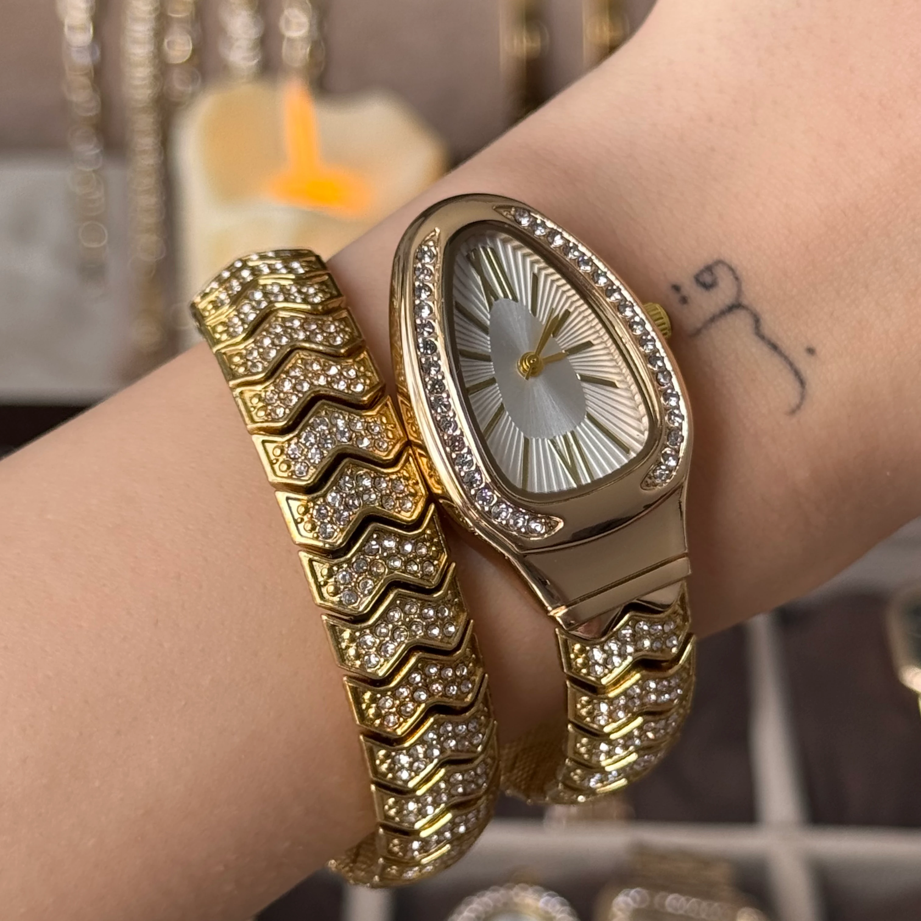 Taşlı Serpenti Saat