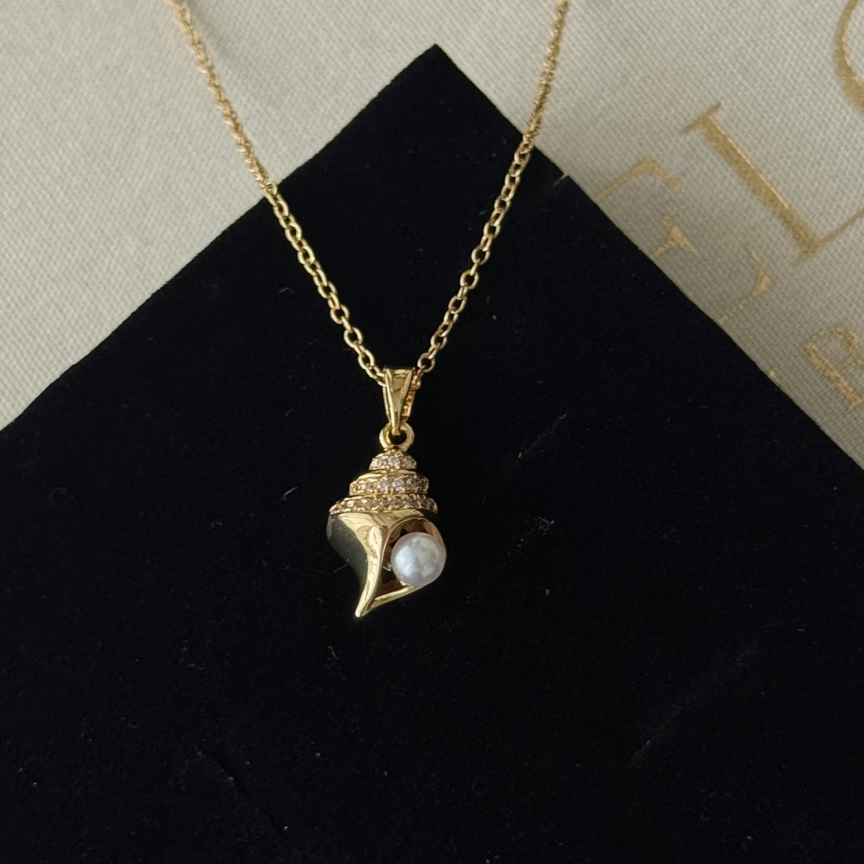 Çelik İnci Deniz Kabuğu Kolye