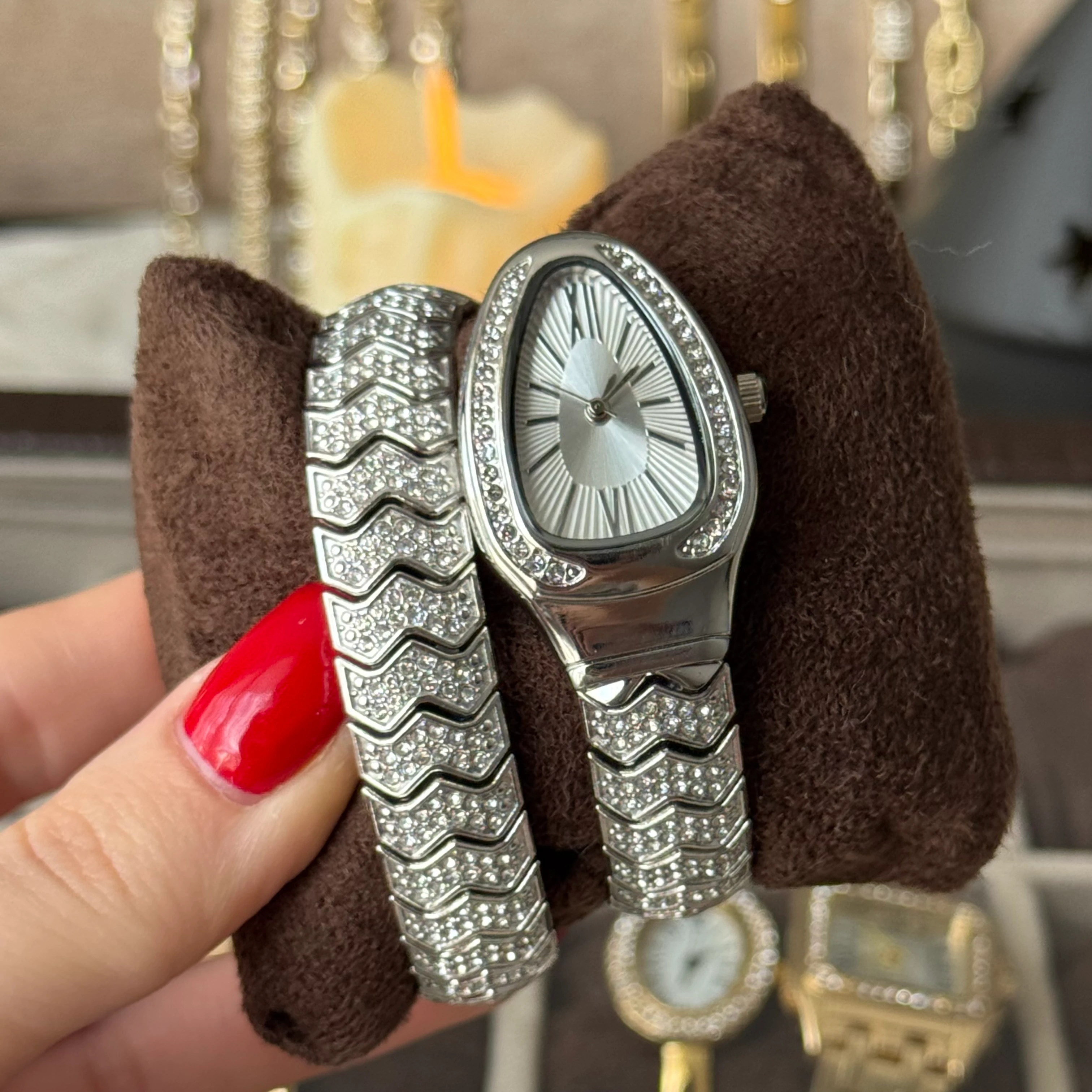 Taşlı Serpenti Saat