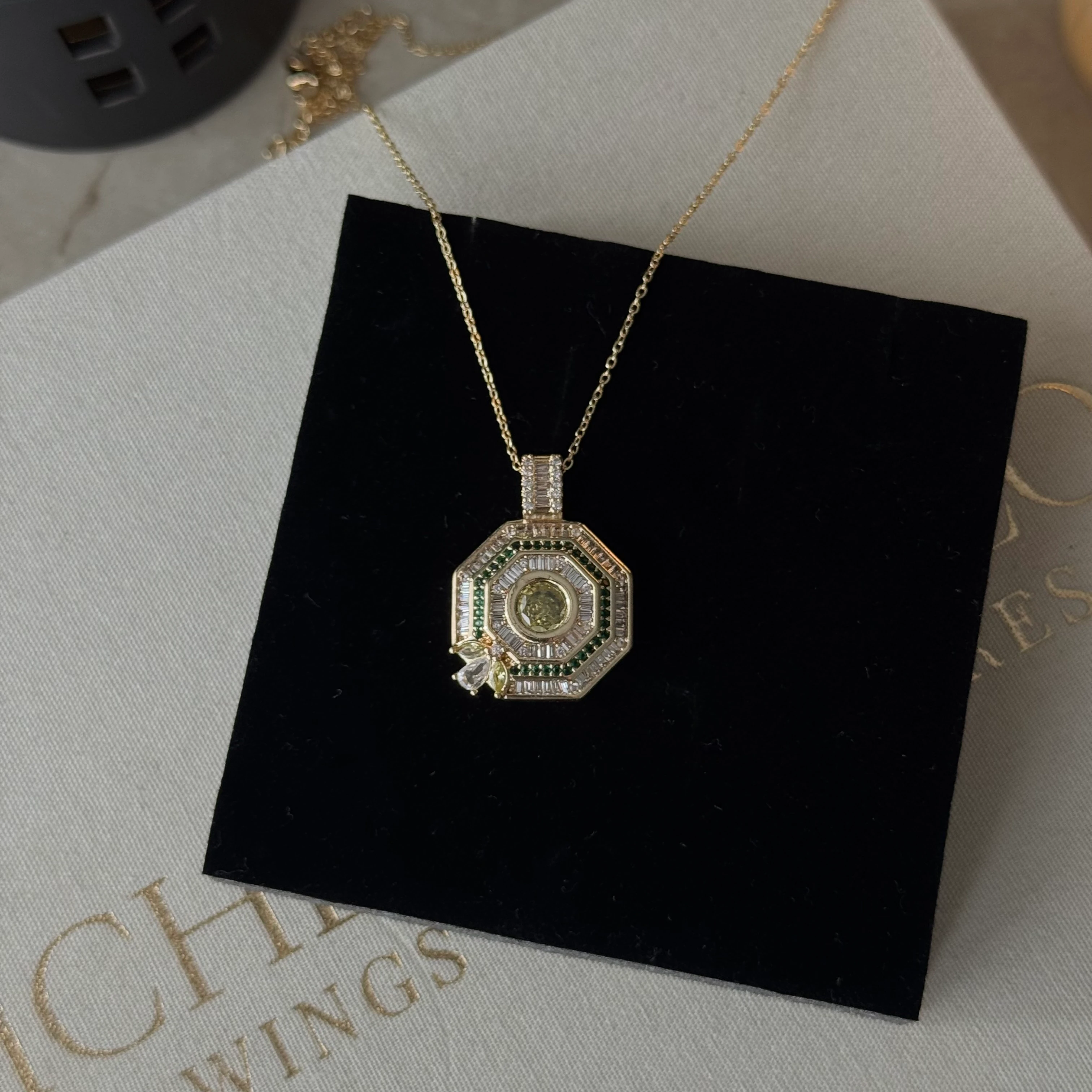 Çelik Taşlı Kolye