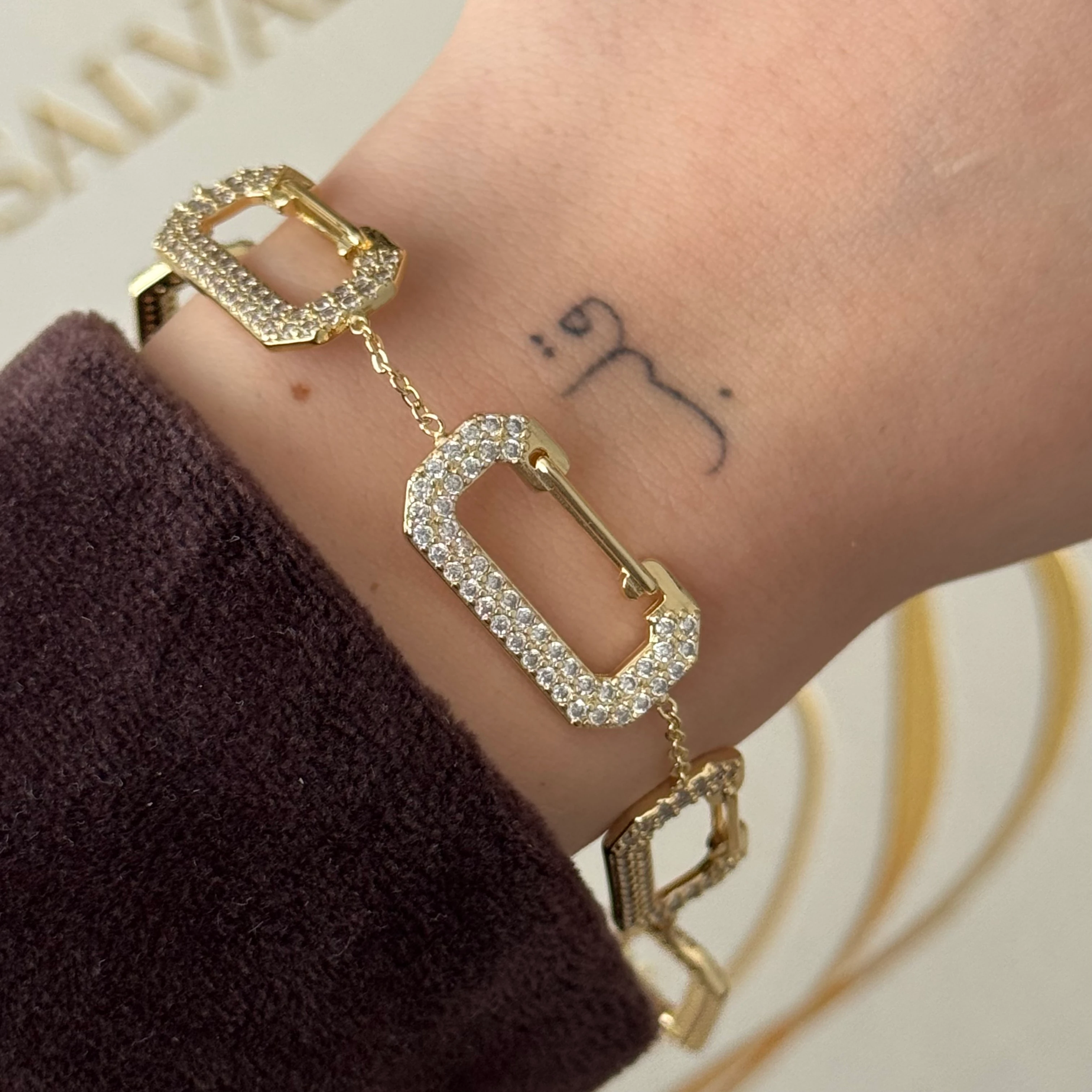 Halka Taşlı Bileklik