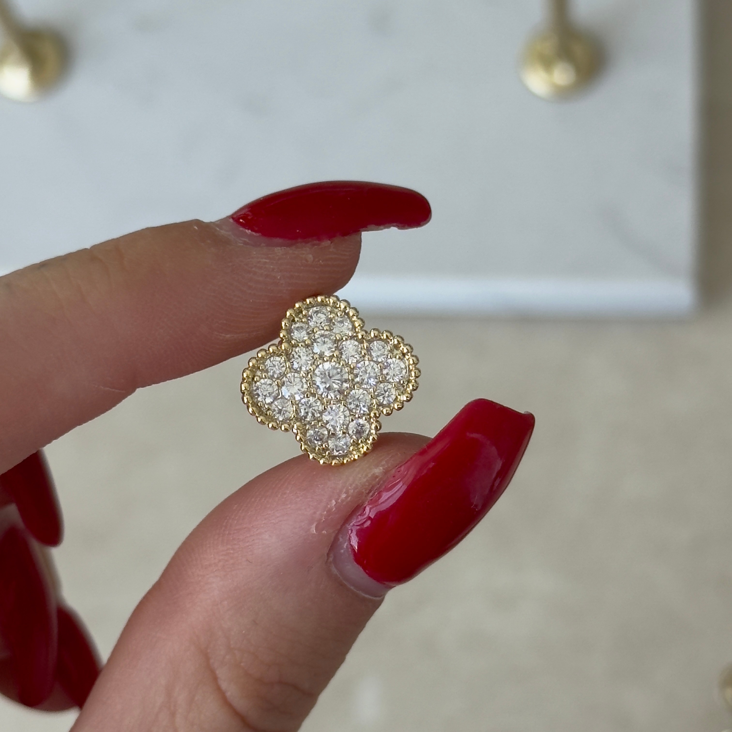 Taşlı Yonca Earcuff (kıkırdak)